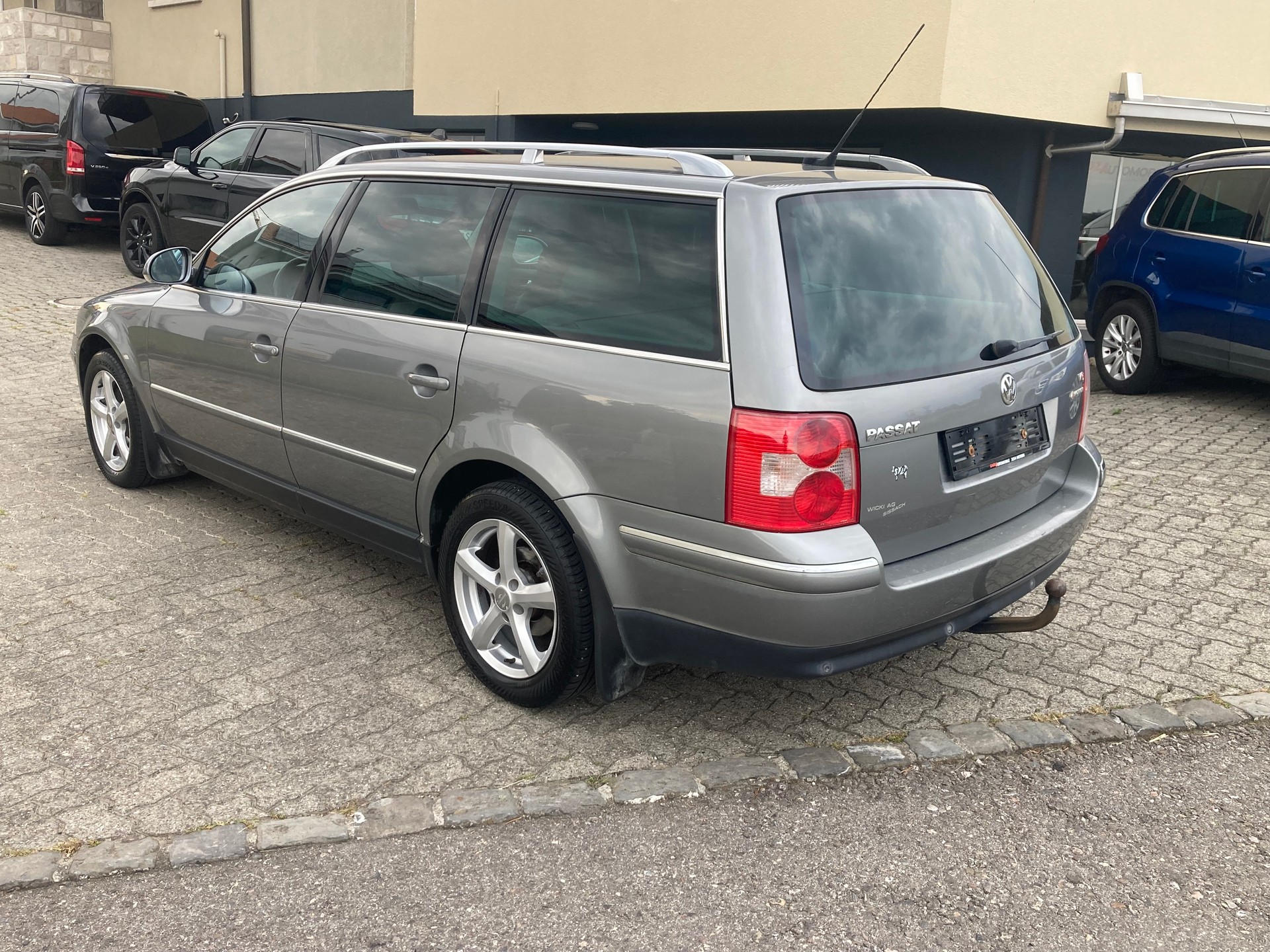 VW Passat Variant 2.8 V6 4Motion Highline-image-2