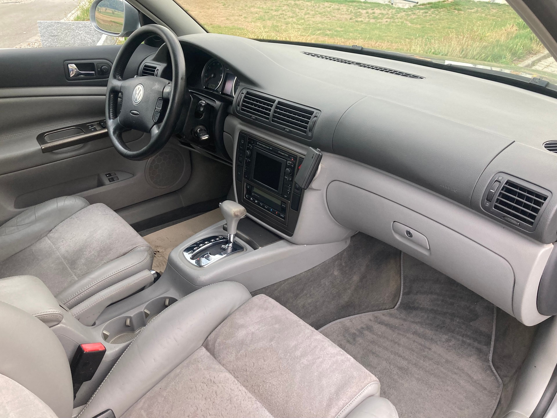 VW Passat Variant 2.8 V6 4Motion Highline-image-5