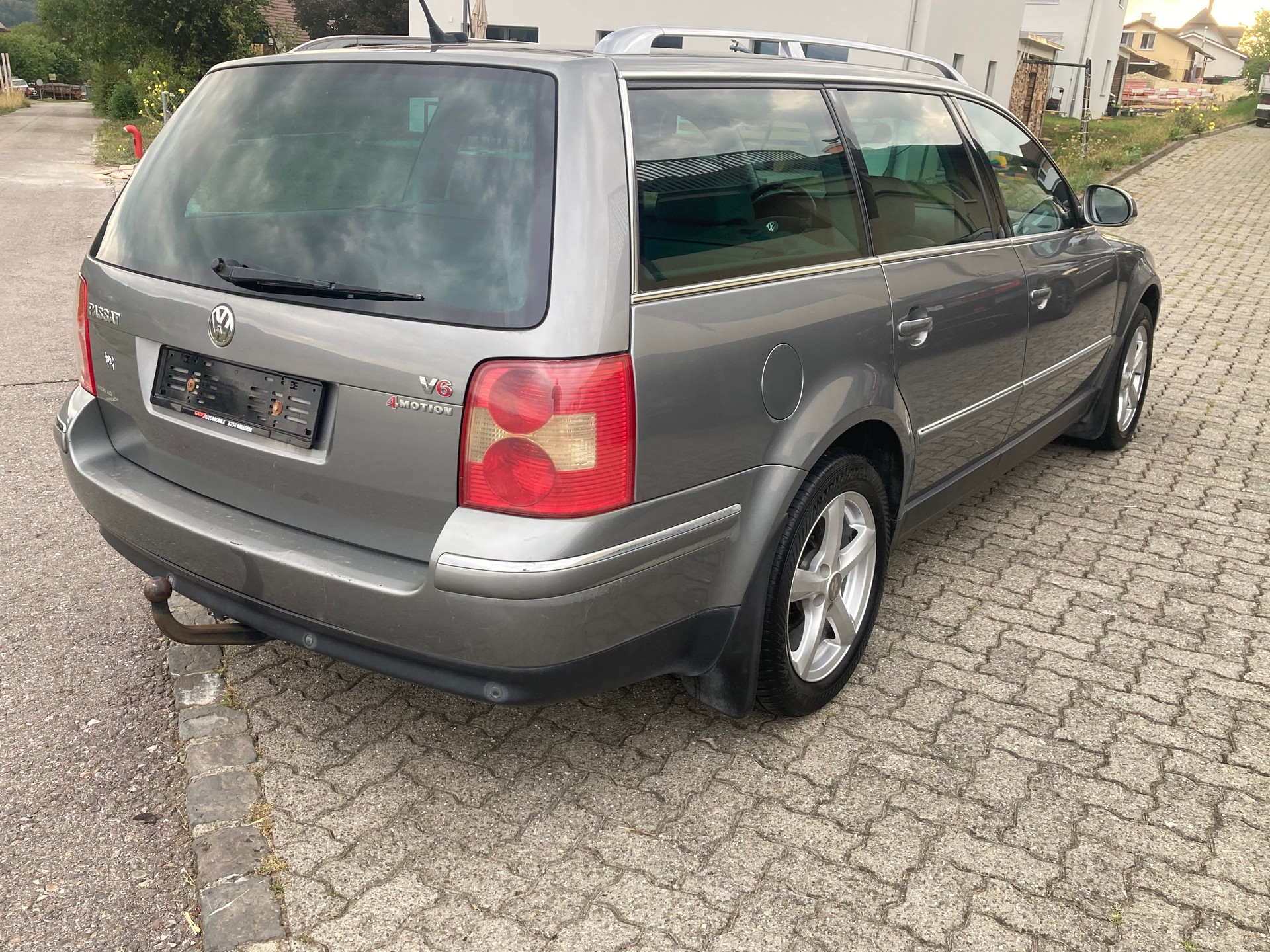 VW Passat Variant 2.8 V6 4Motion Highline-image-3