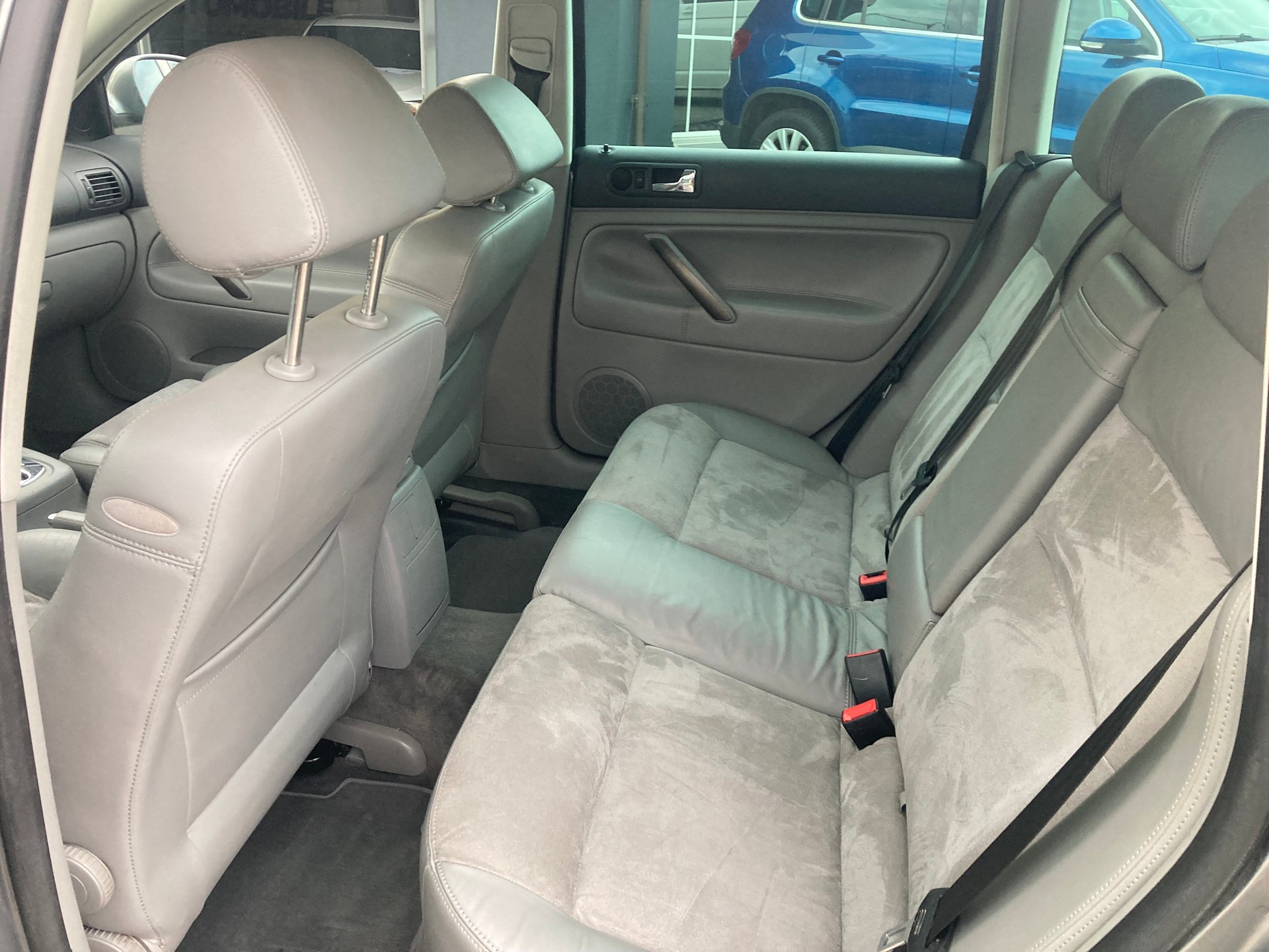 VW Passat Variant 2.8 V6 4Motion Highline-image-7