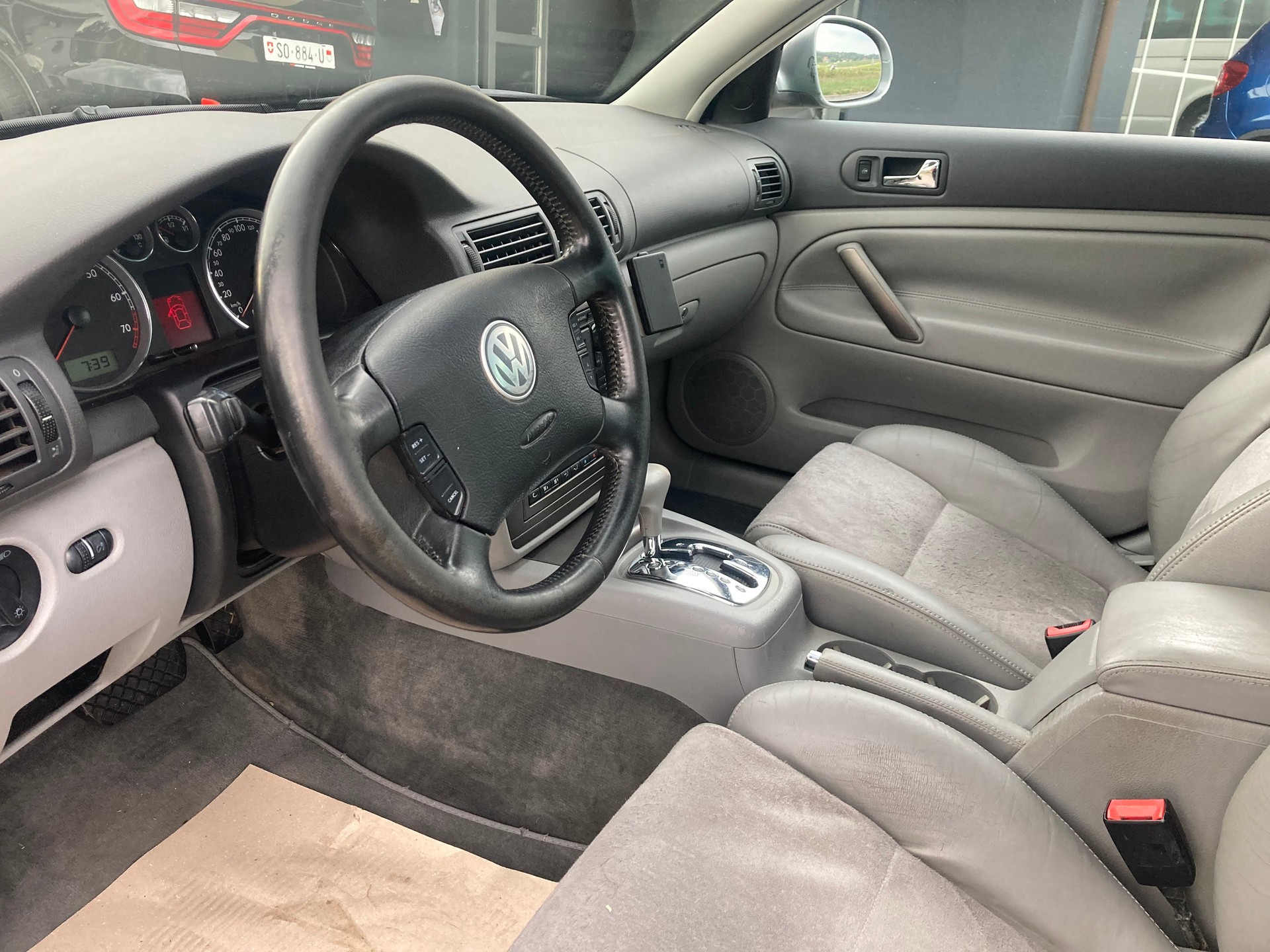 VW Passat Variant 2.8 V6 4Motion Highline-image-4