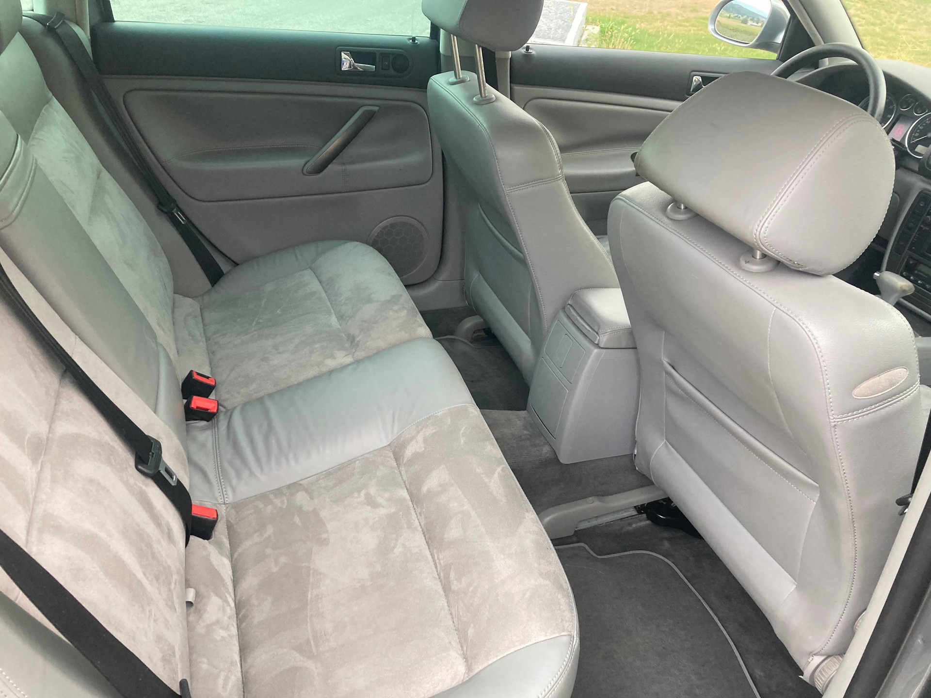 VW Passat Variant 2.8 V6 4Motion Highline-image-6