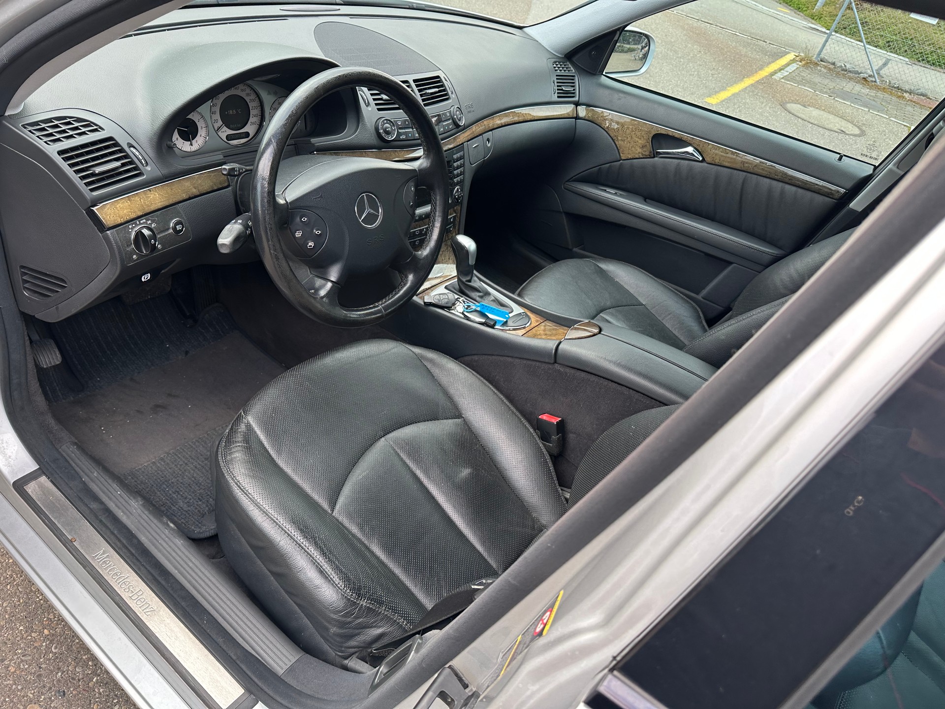 MERCEDES-BENZ E 350 Avantgarde 7G-Tronic-image-10
