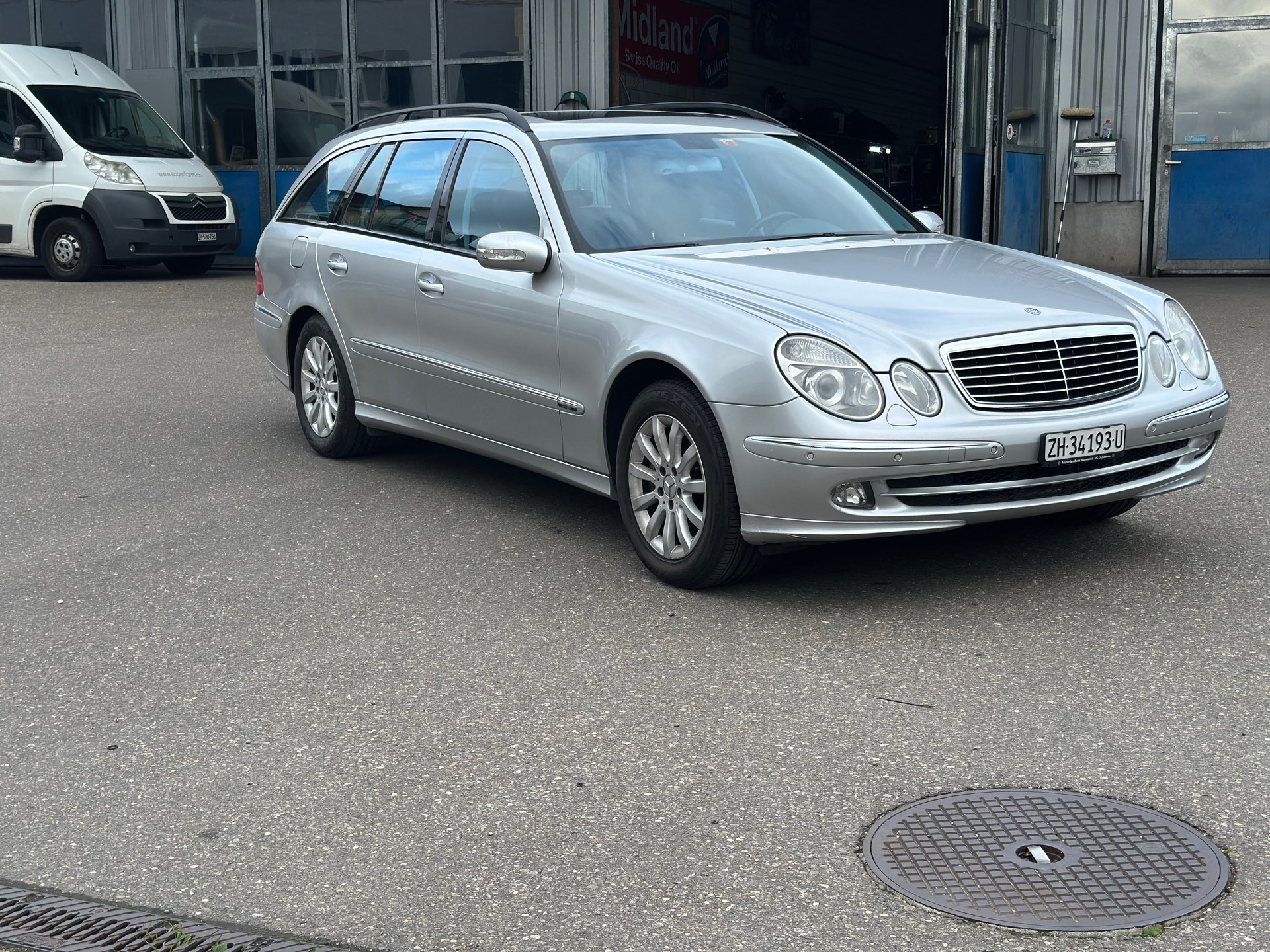 MERCEDES-BENZ E 350 Avantgarde 7G-Tronic-image-3