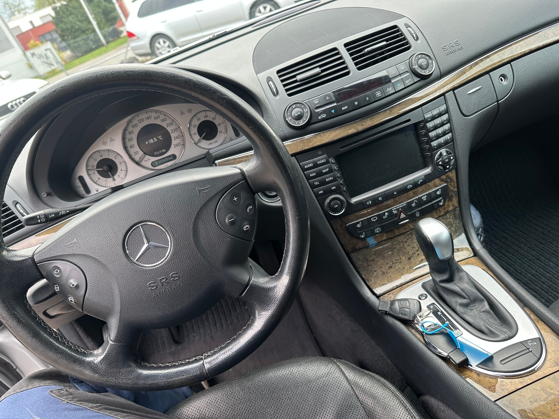 MERCEDES-BENZ E 350 Avantgarde 7G-Tronic-image-11