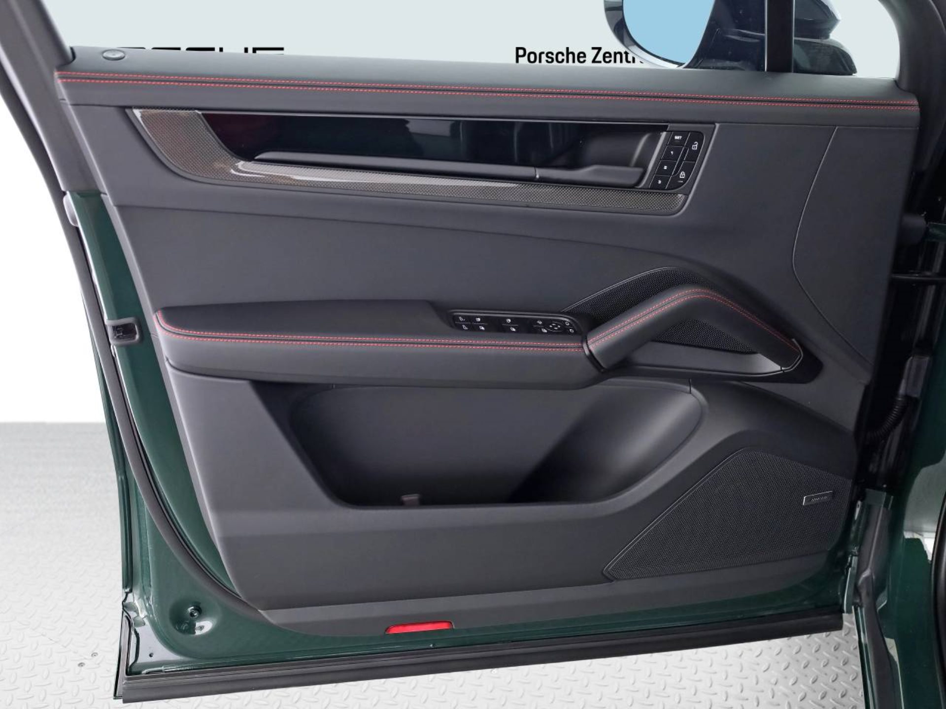 PORSCHE Cayenne GTS-image-12