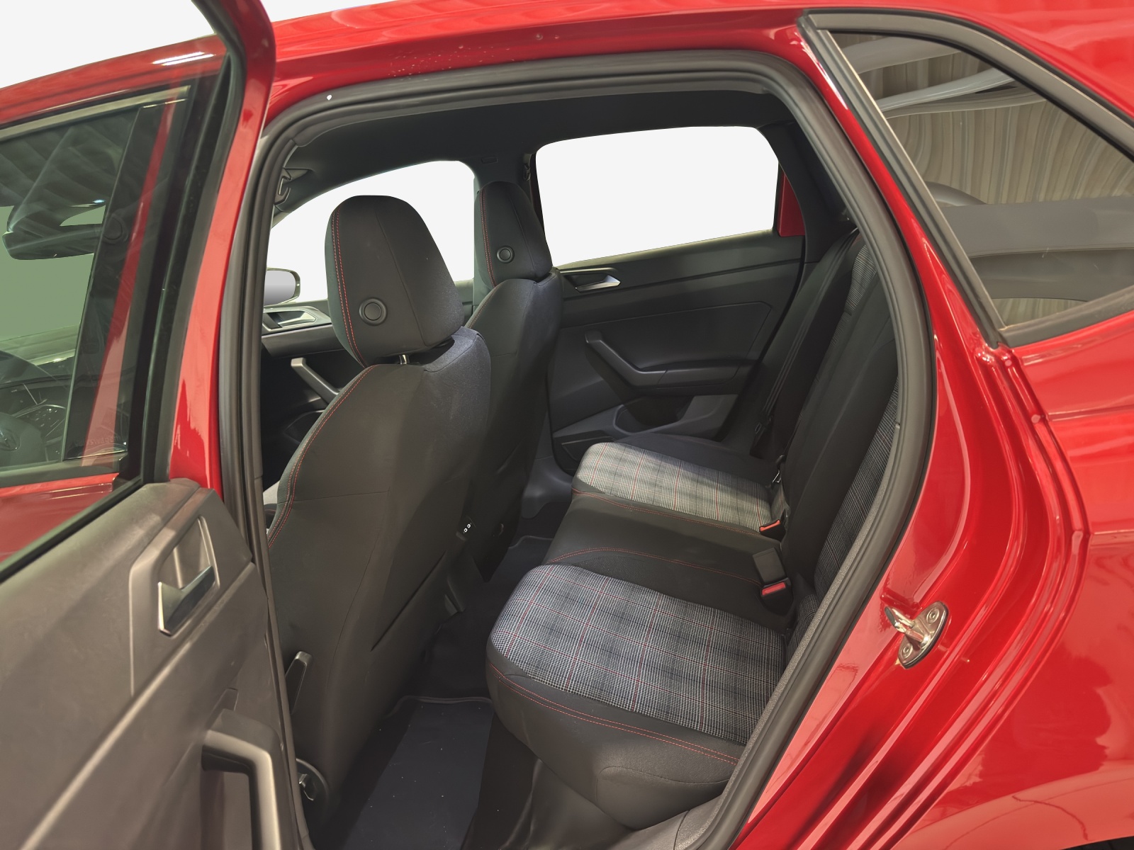 VW Polo 2.0 TSI GTI DSG-image-8
