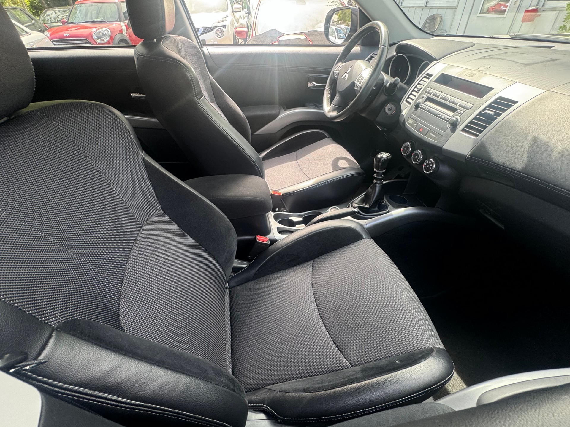 MITSUBISHI Outlander 2.2 DID Jubilé35 4WD-image-4
