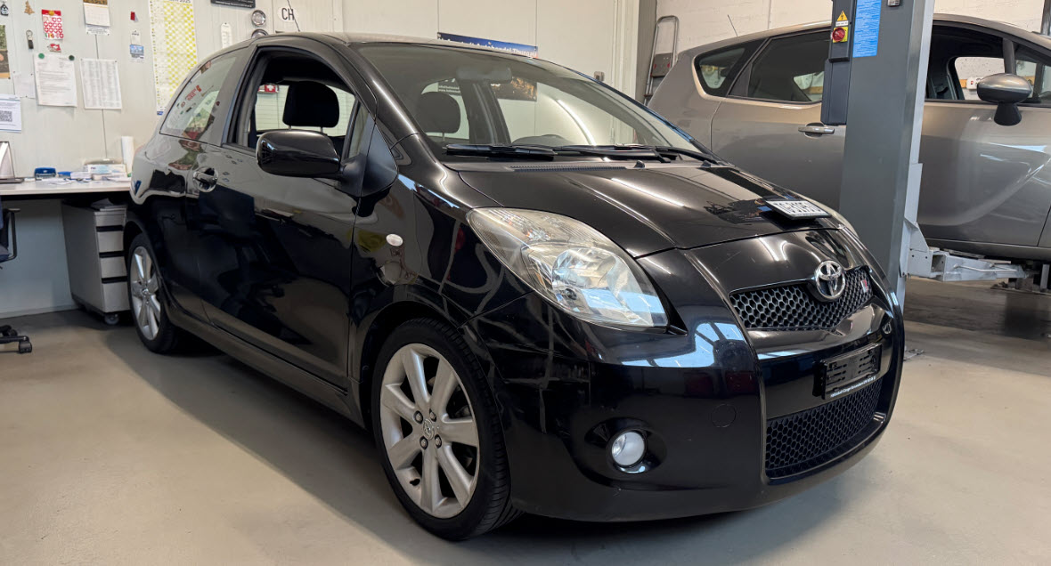 TOYOTA Yaris 1.8 TS-image-1
