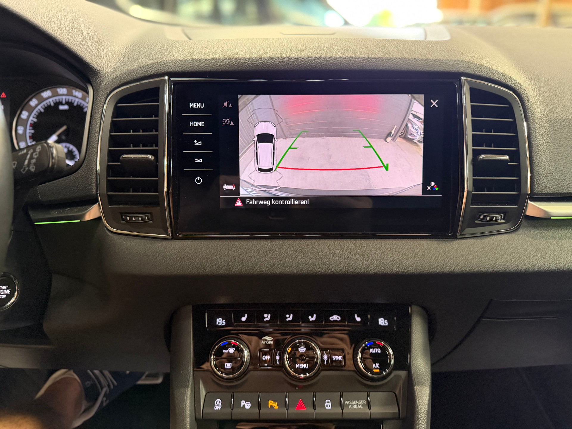 SKODA Karoq 1.5 TSI ACT SportLine DSG-image-11