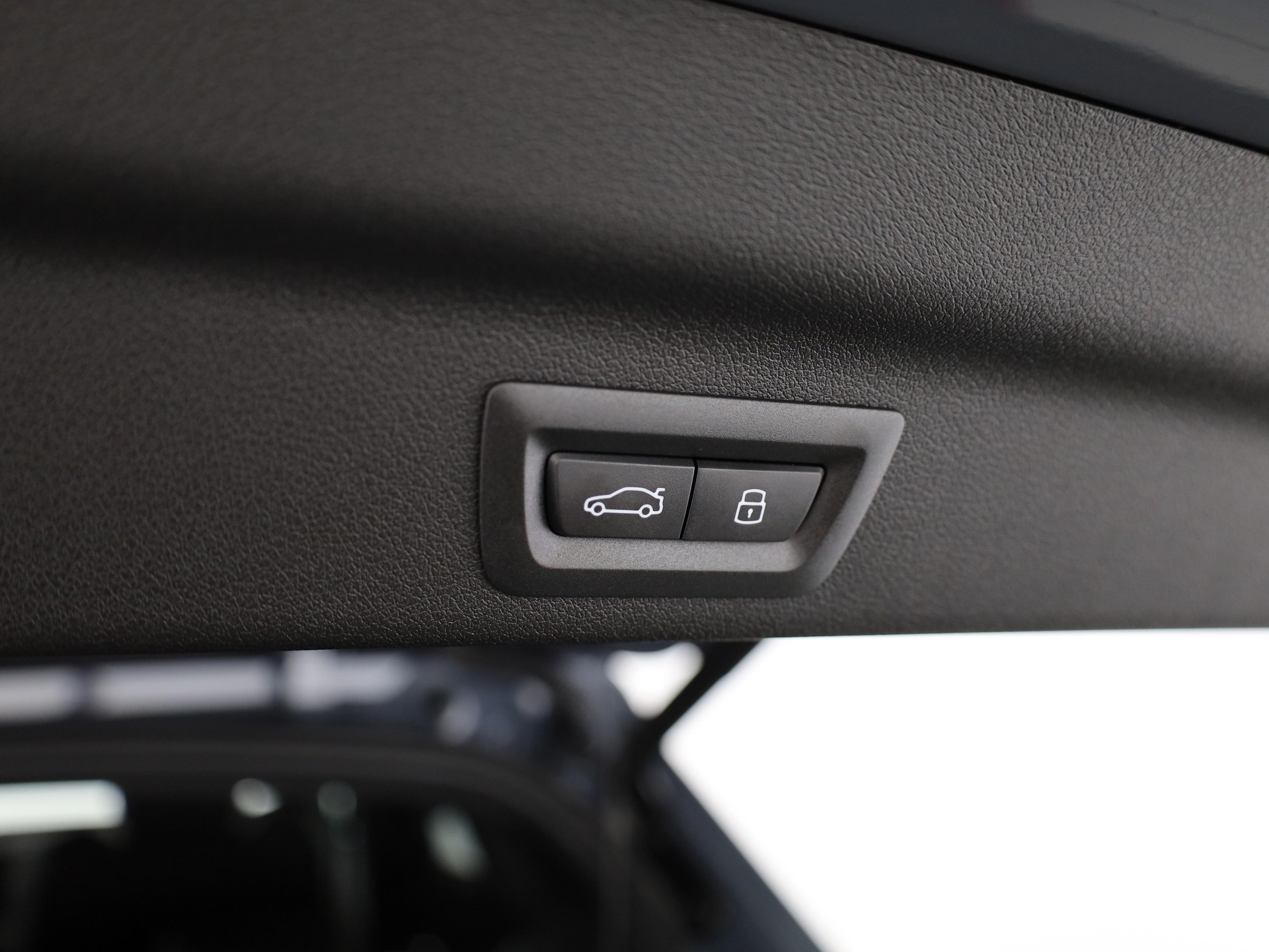 BMW X1 23i xDrive paddles-image-8