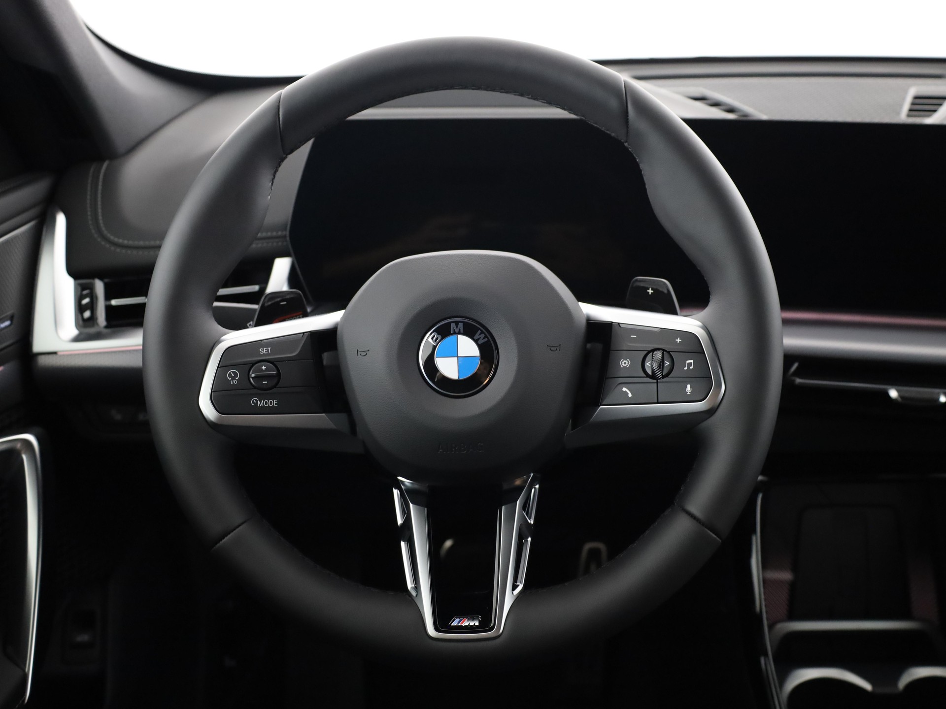 BMW X1 23i xDrive paddles-image-19