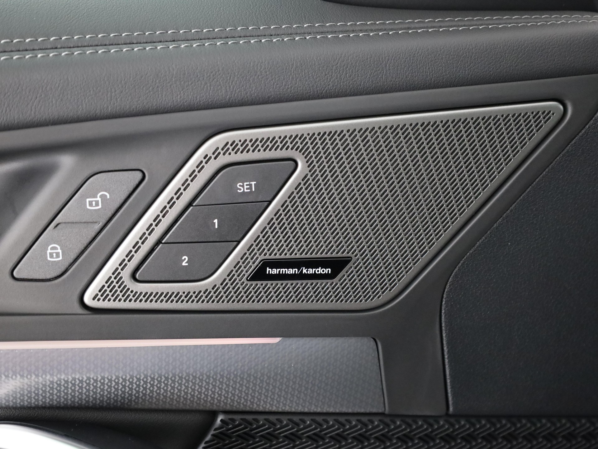 BMW X1 23i xDrive paddles-image-10