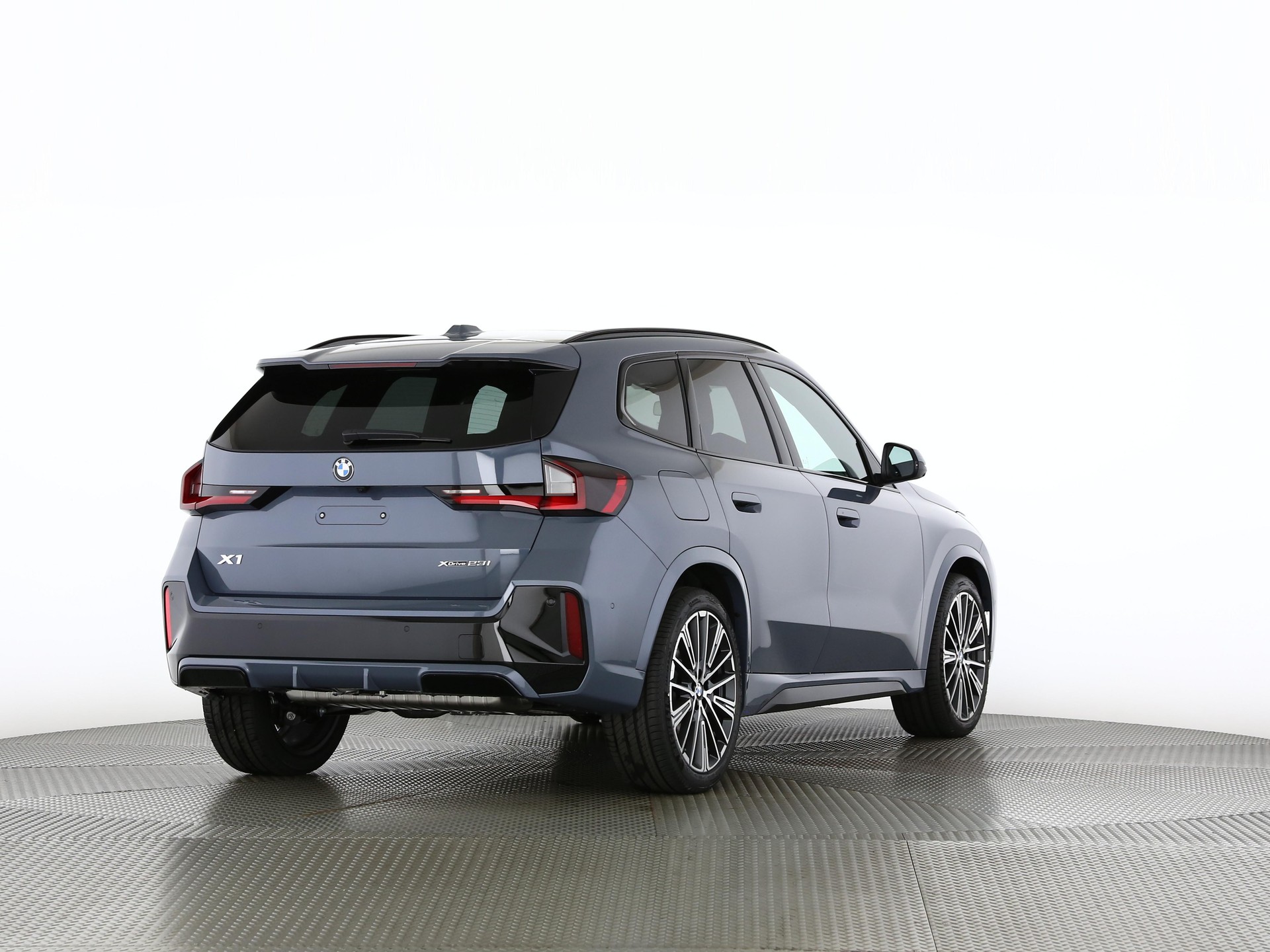 BMW X1 23i xDrive paddles-image-1