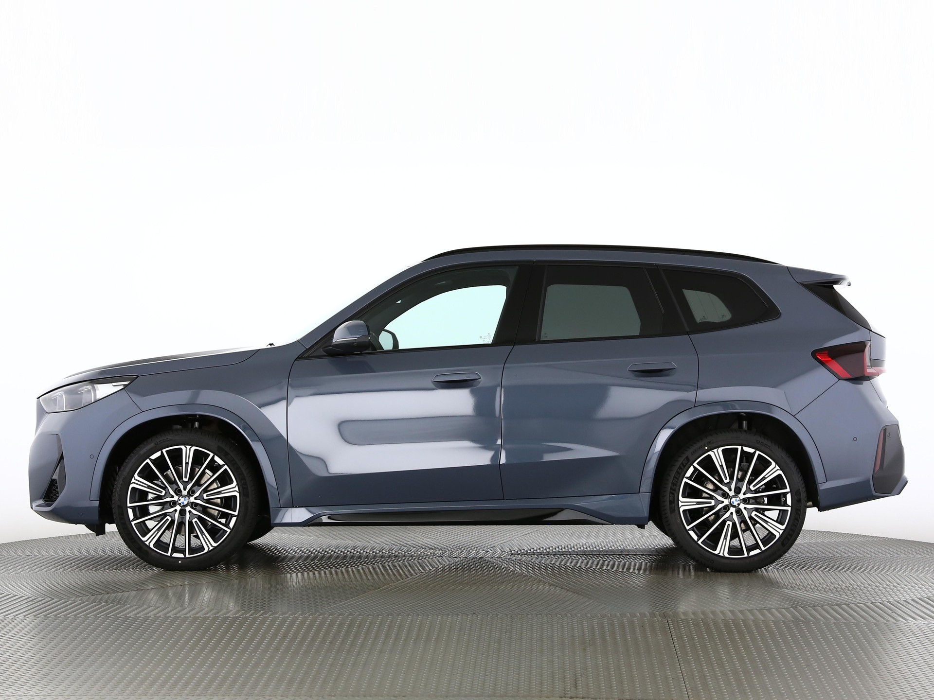 BMW X1 23i xDrive paddles-image-2