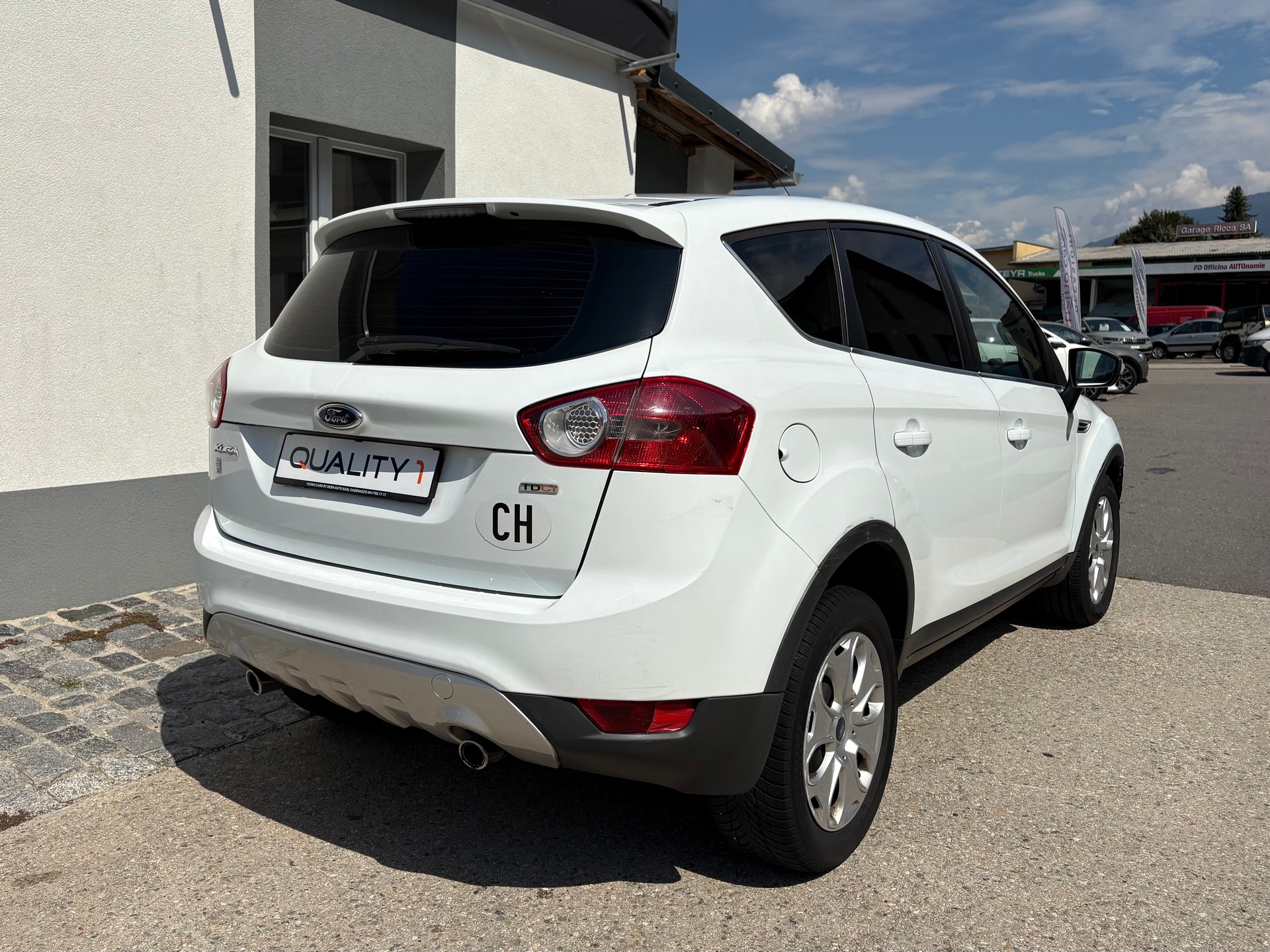 FORD Kuga 2.0 TDCi Carving 4WD PowerShift-image-3