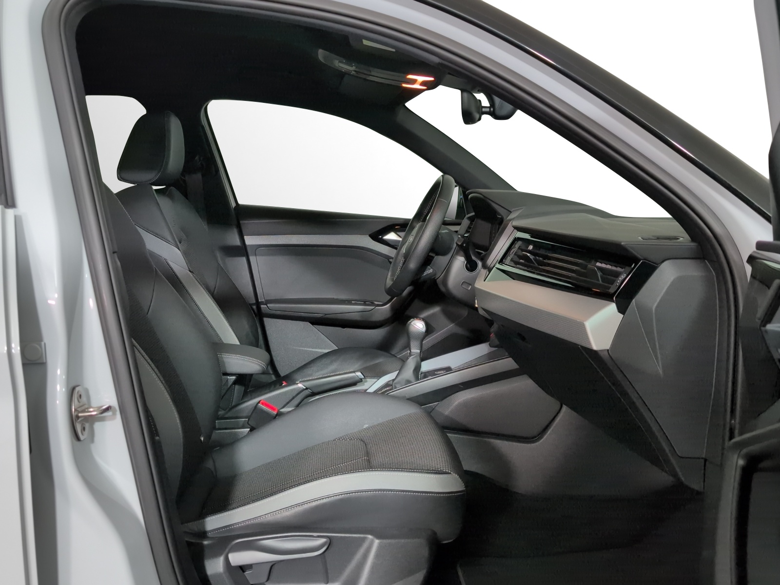 AUDI A1 Sportback 30 TFSI Attraction-image-6