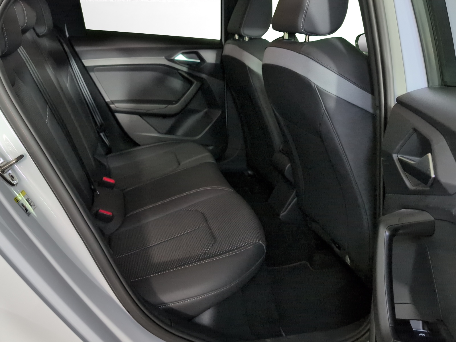 AUDI A1 Sportback 30 TFSI Attraction-image-8