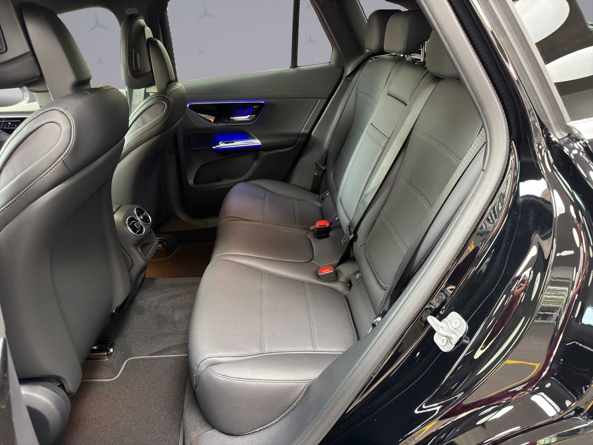 MERCEDES-BENZ GLC 220 d AMG Line 4matic-image-19