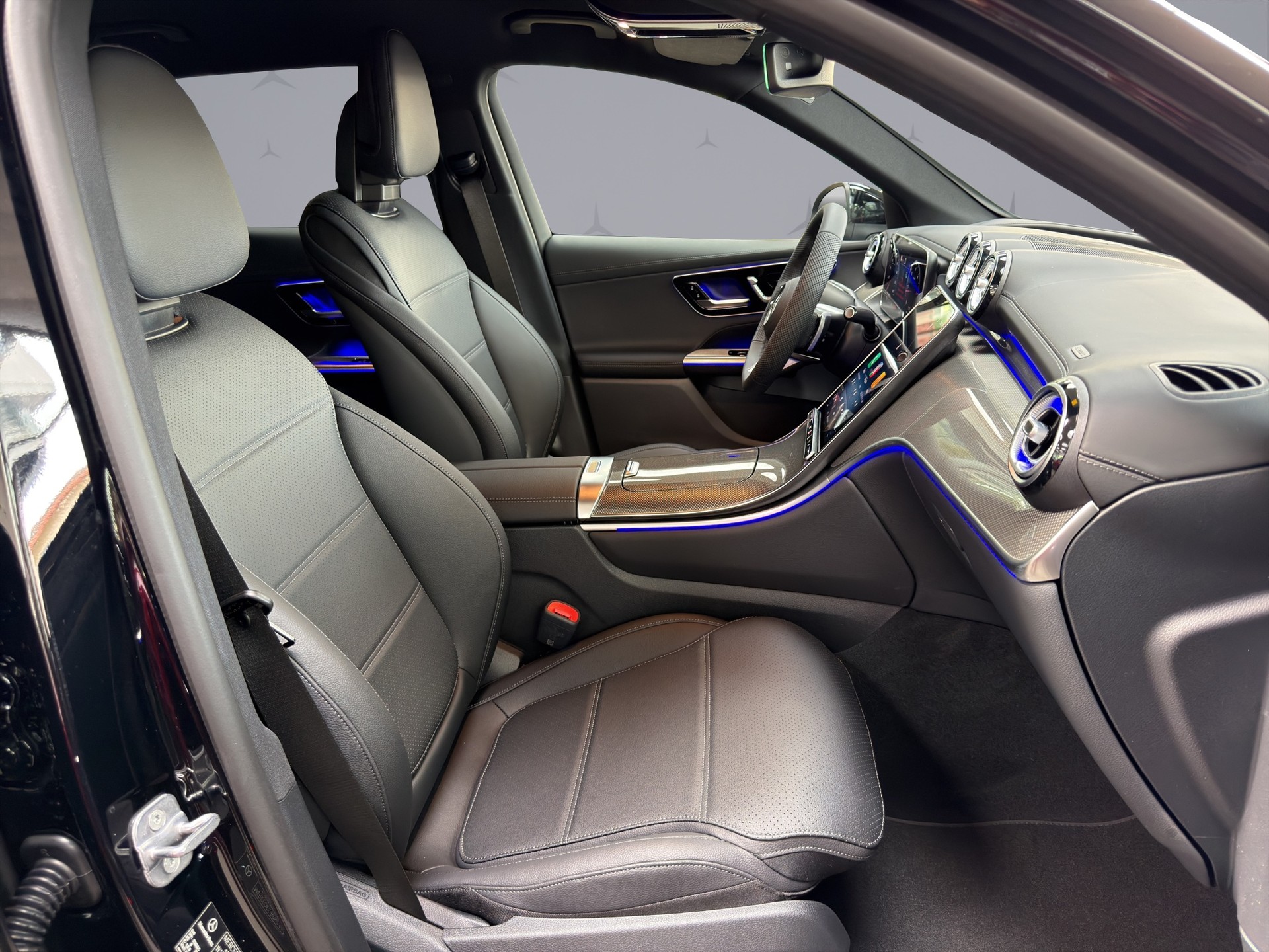 MERCEDES-BENZ GLC 220 d AMG Line 4matic-image-18