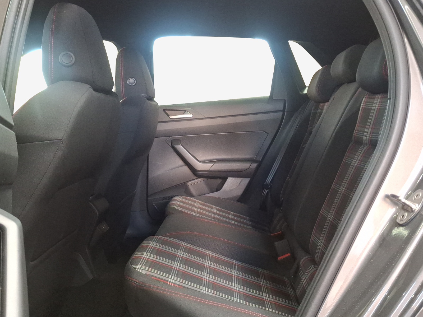 VW Polo 2.0 TSI GTI DSG-image-11