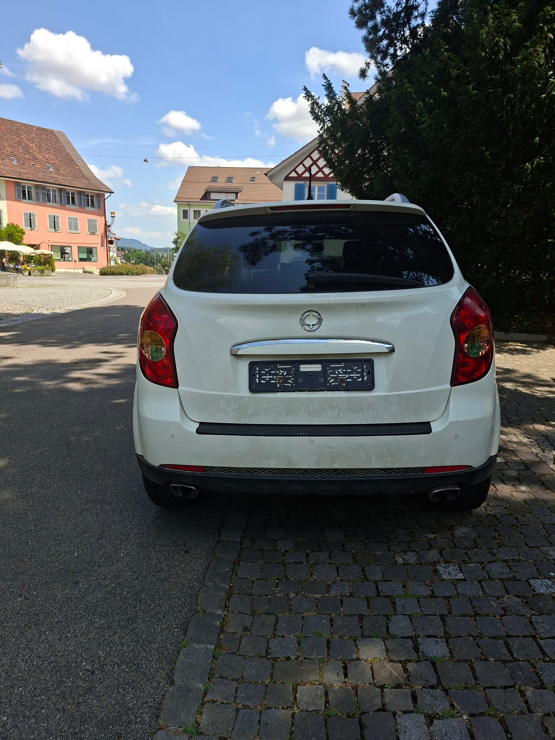 KGM-SsangYong Korando 2.0 e-XDI White Edition 4WD Automatic-image-2
