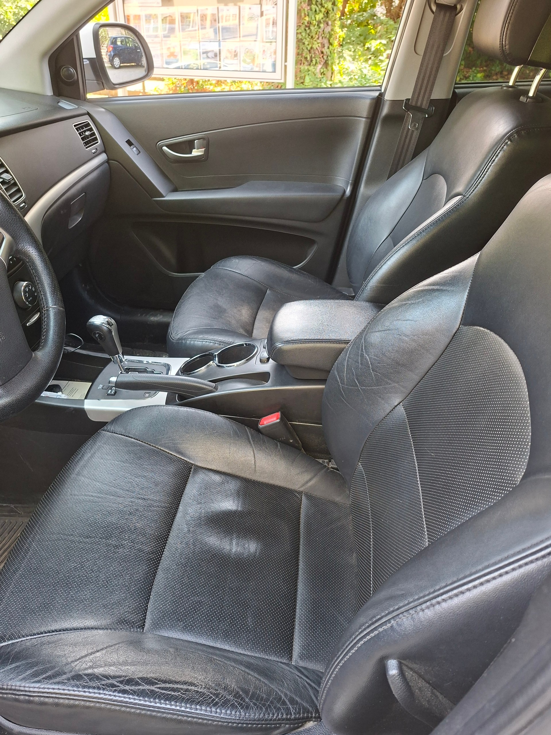 KGM-SsangYong Korando 2.0 e-XDI White Edition 4WD Automatic-image-13