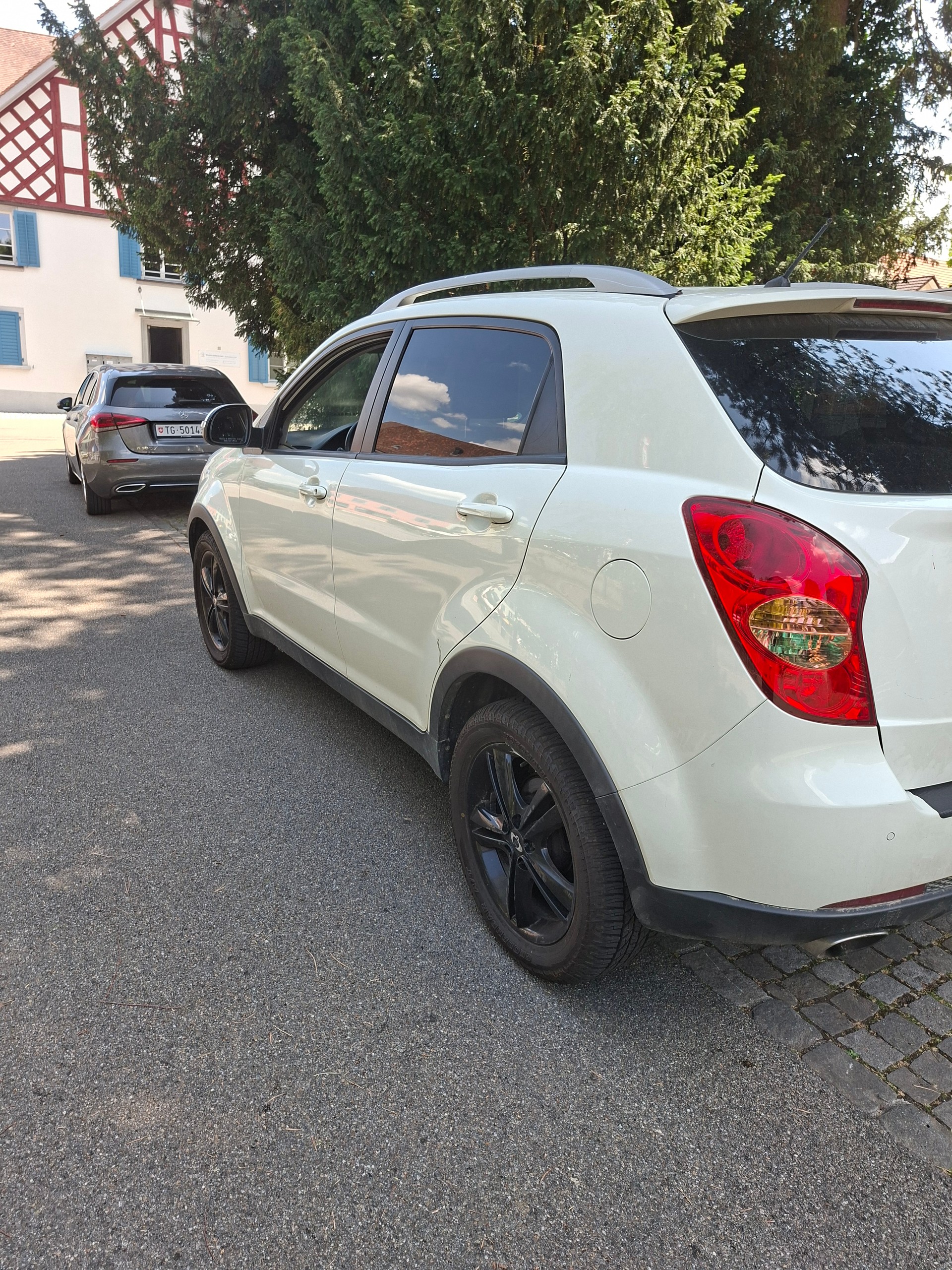 KGM-SsangYong Korando 2.0 e-XDI White Edition 4WD Automatic-image-1