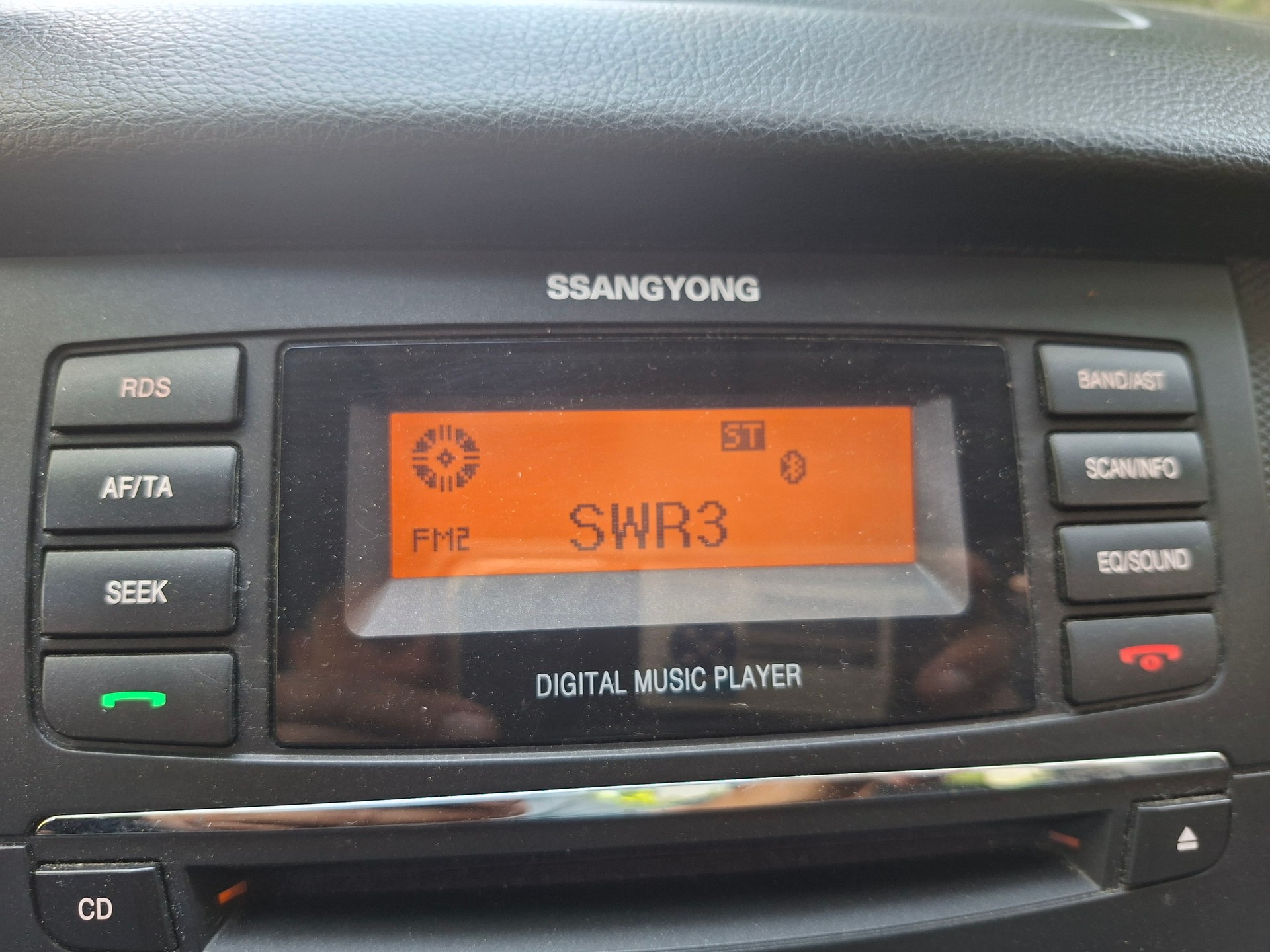 KGM-SsangYong Korando 2.0 e-XDI White Edition 4WD Automatic-image-12