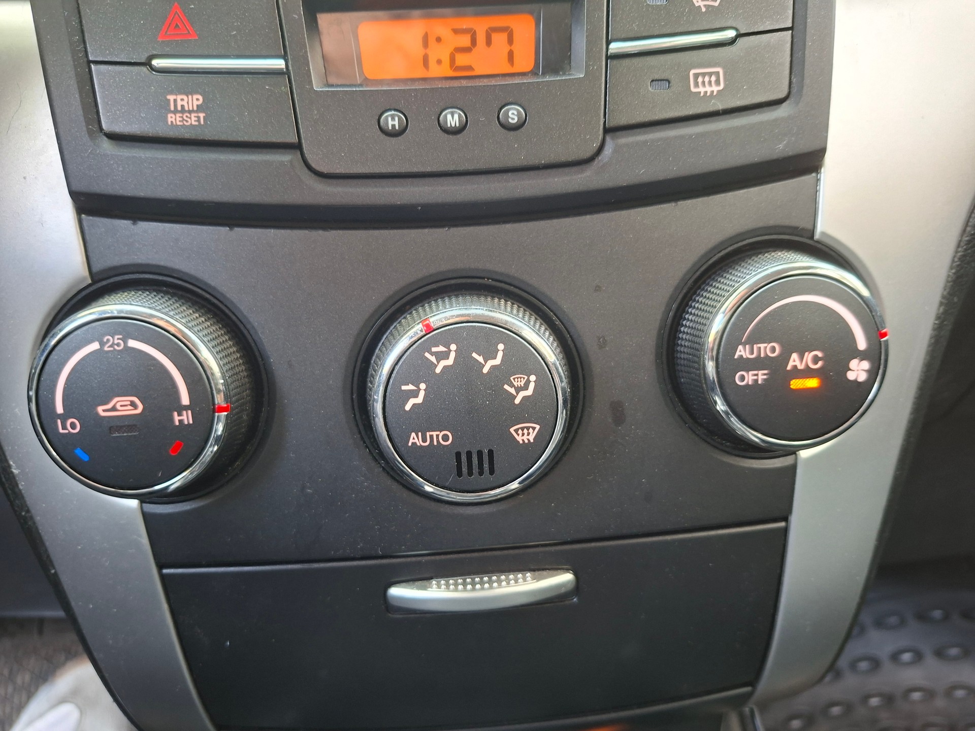 KGM-SsangYong Korando 2.0 e-XDI White Edition 4WD Automatic-image-11