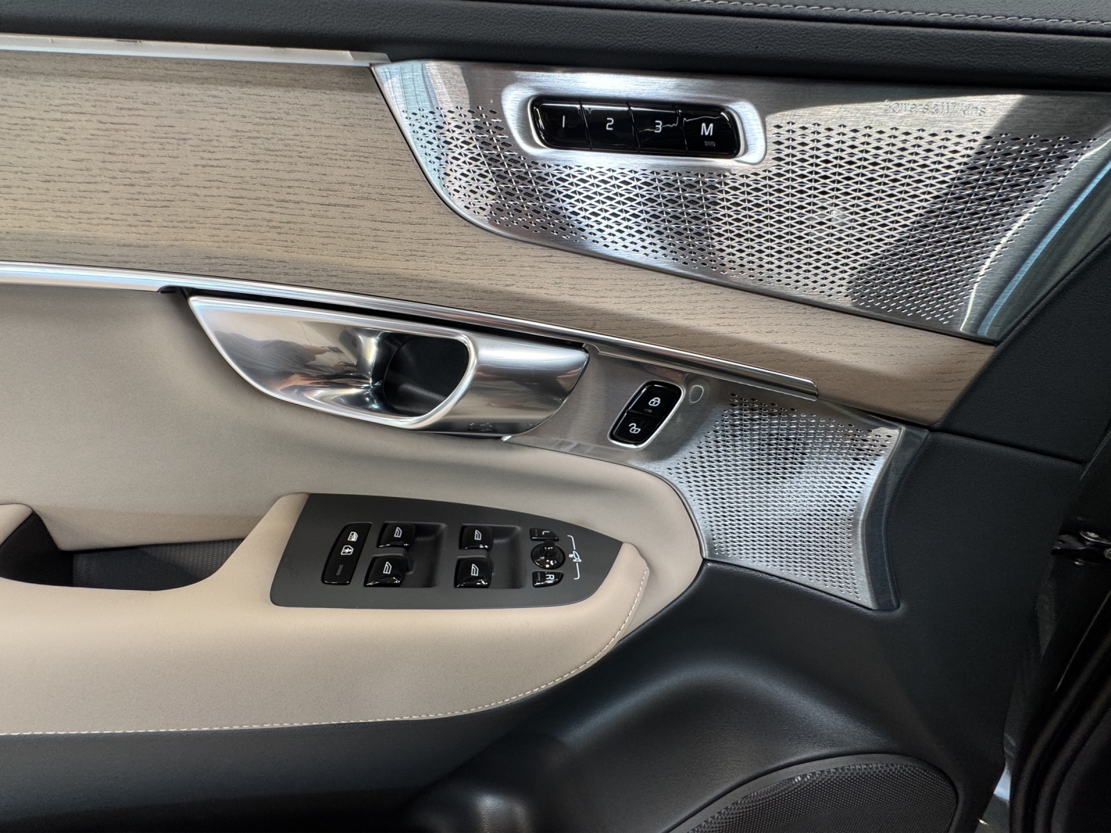 VOLVO XC90 2.0 T8 TE XCLUSIVE Edition Dark eAWD-image-15