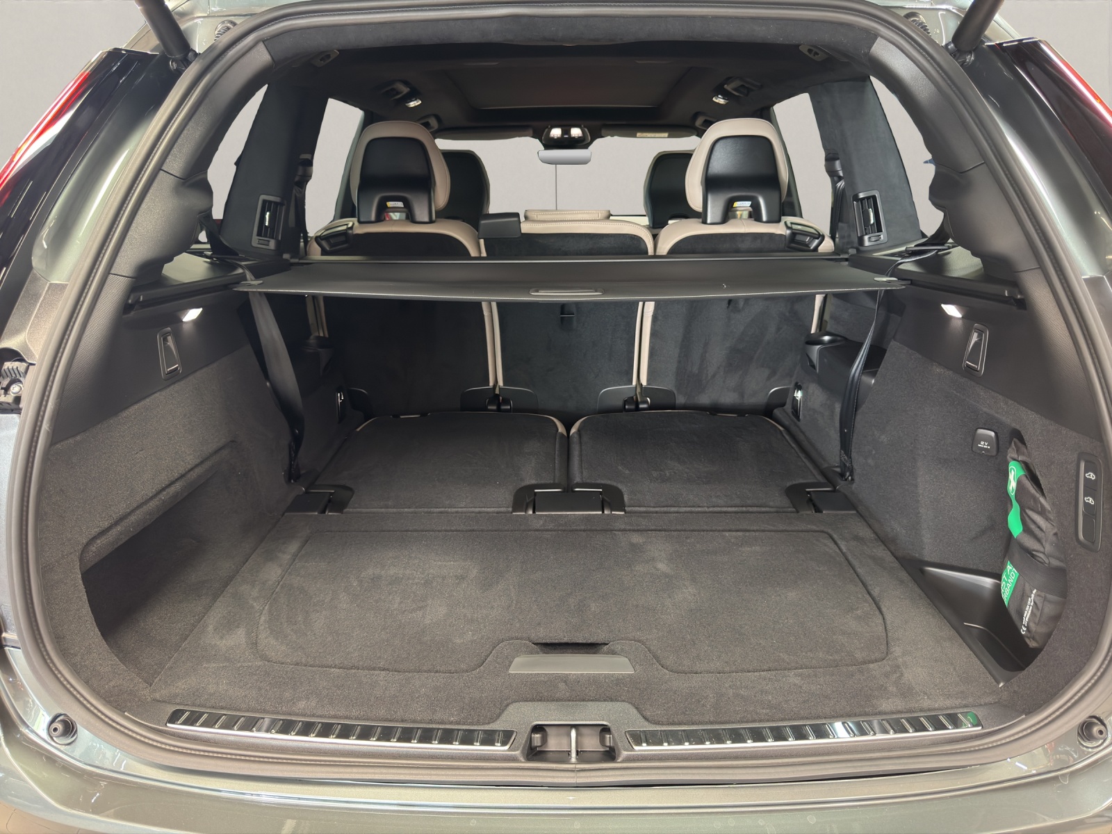 VOLVO XC90 2.0 T8 TE XCLUSIVE Edition Dark eAWD-image-14