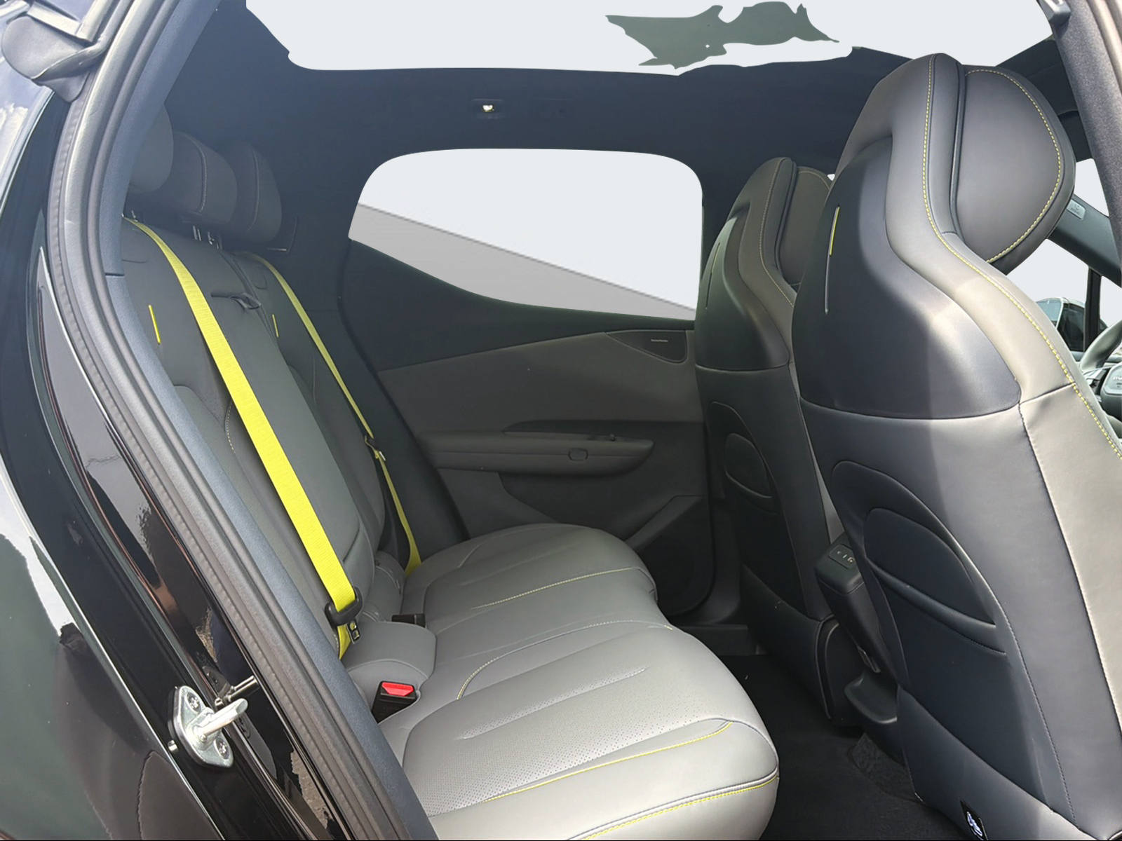 LYNK & CO 02 More-image-14