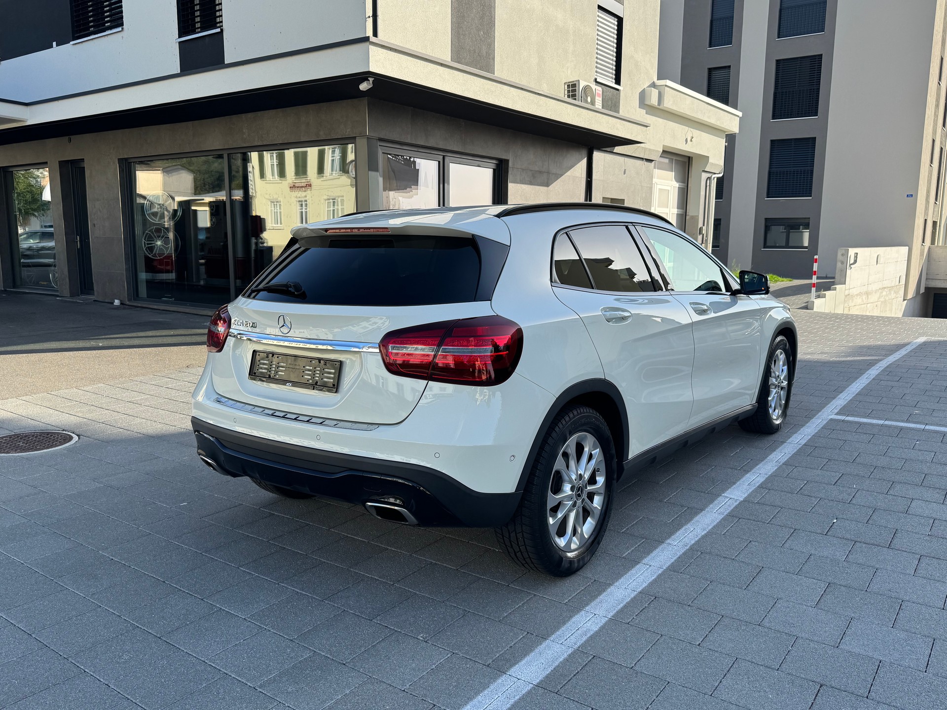 MERCEDES-BENZ GLA 200 Night Star 7G-DCT-image-5