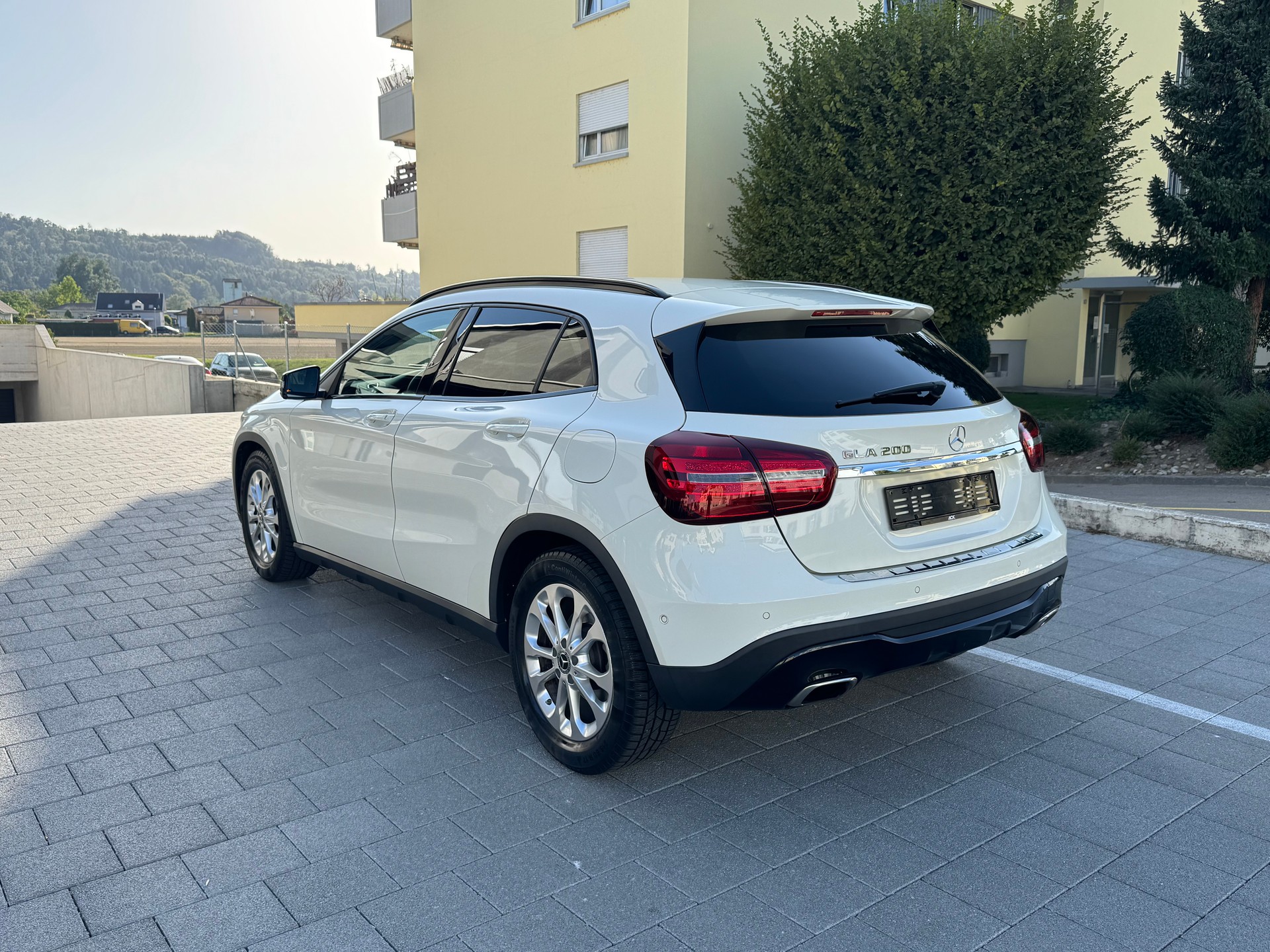 MERCEDES-BENZ GLA 200 Night Star 7G-DCT-image-2