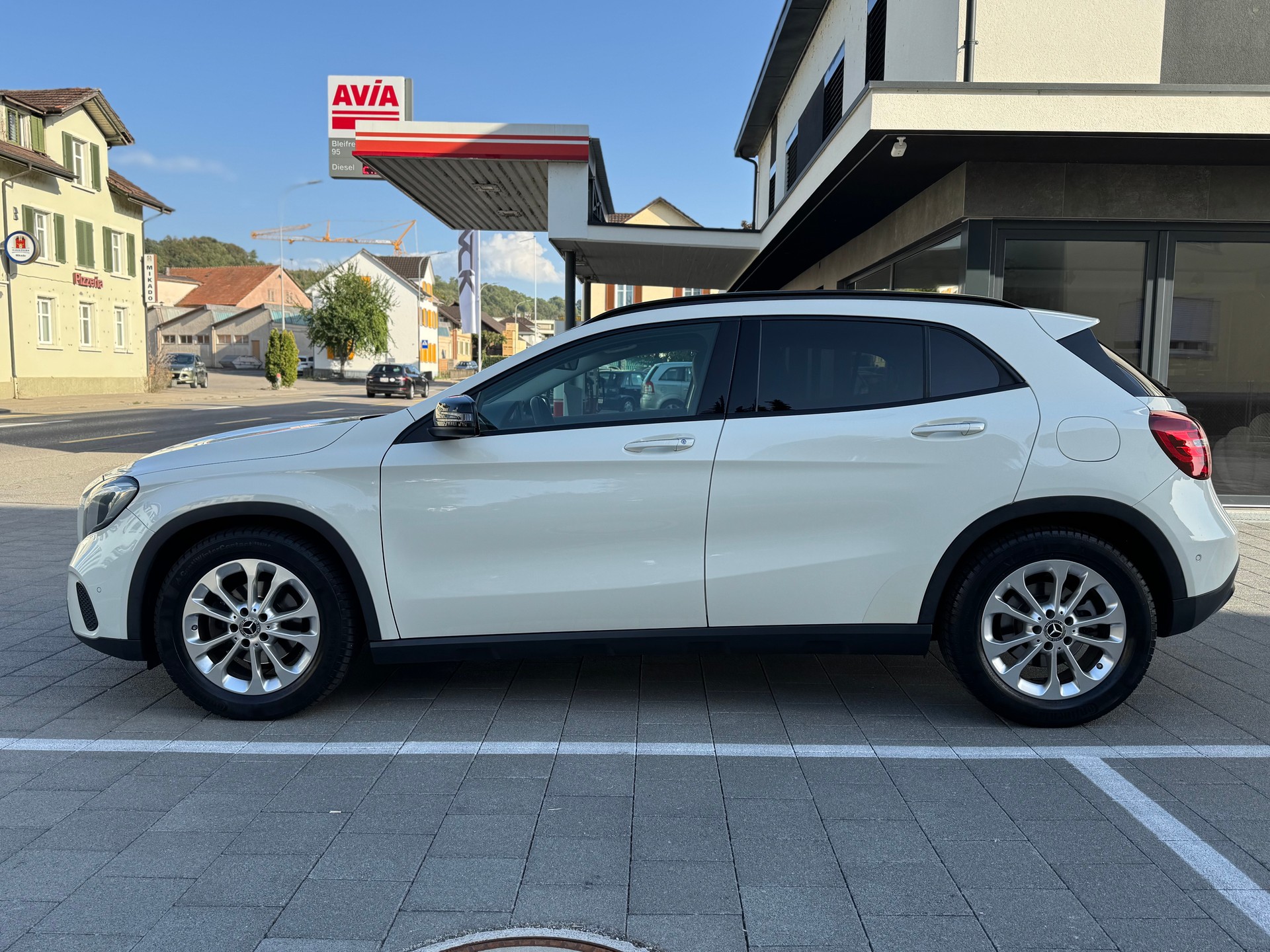MERCEDES-BENZ GLA 200 Night Star 7G-DCT-image-1