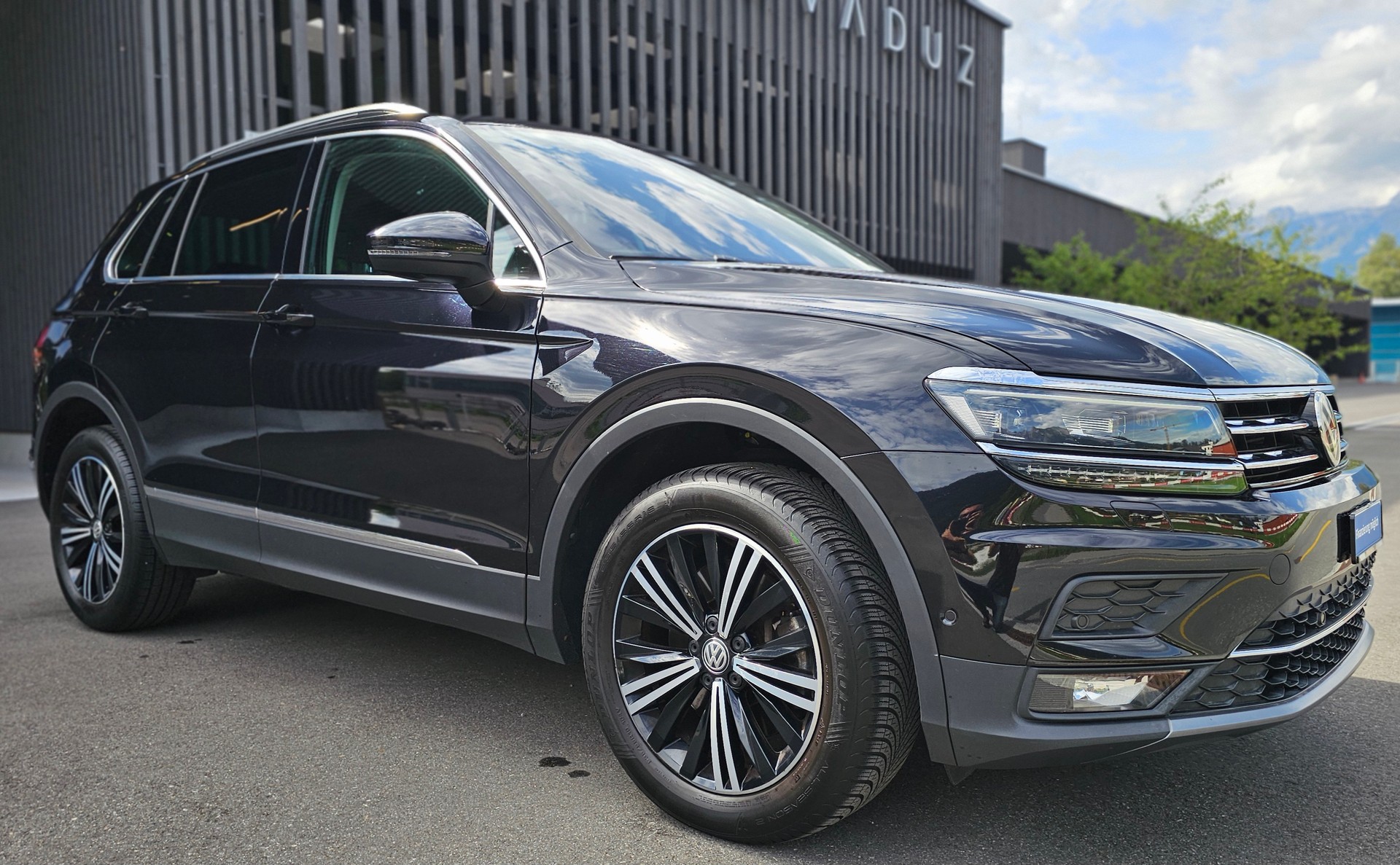 VW Tiguan 2.0TSI Highline 4Motion DSG-showroom-element-3