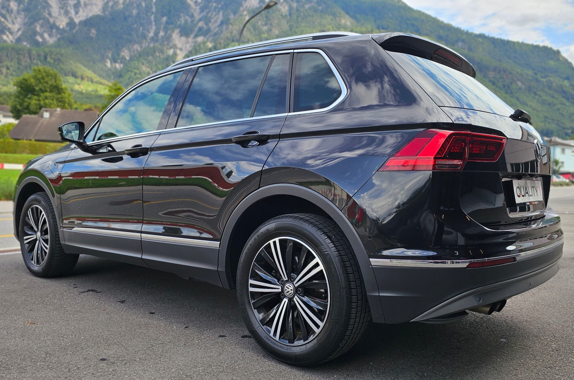 VW Tiguan 2.0TSI Highline 4Motion DSG-showroom-element-2