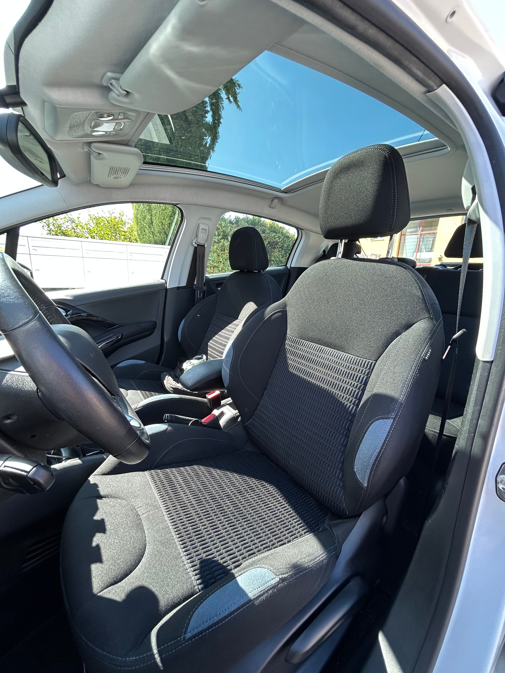 PEUGEOT 1.6 VTi Allure-image-2
