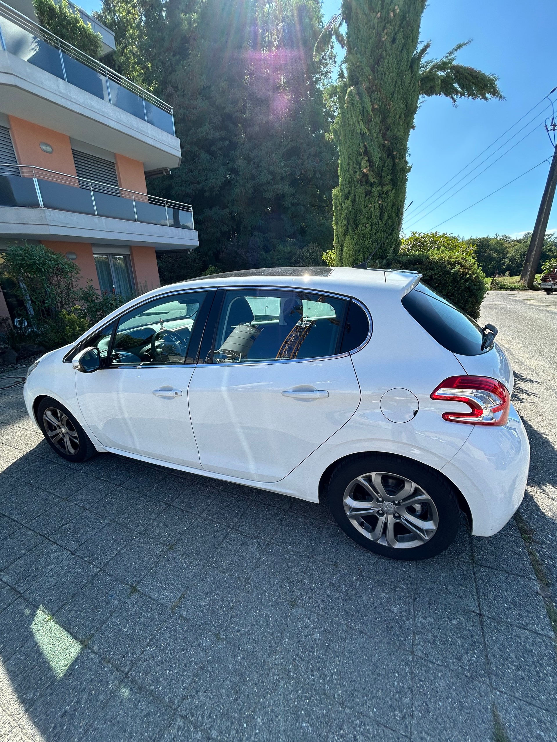 PEUGEOT 1.6 VTi Allure-image-0