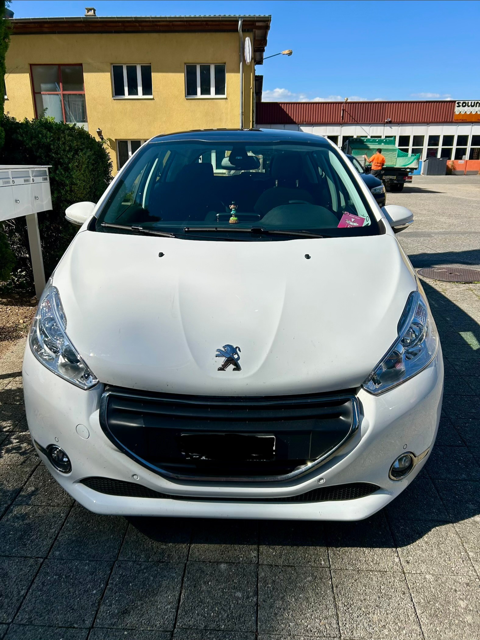 PEUGEOT 1.6 VTi Allure-image-1