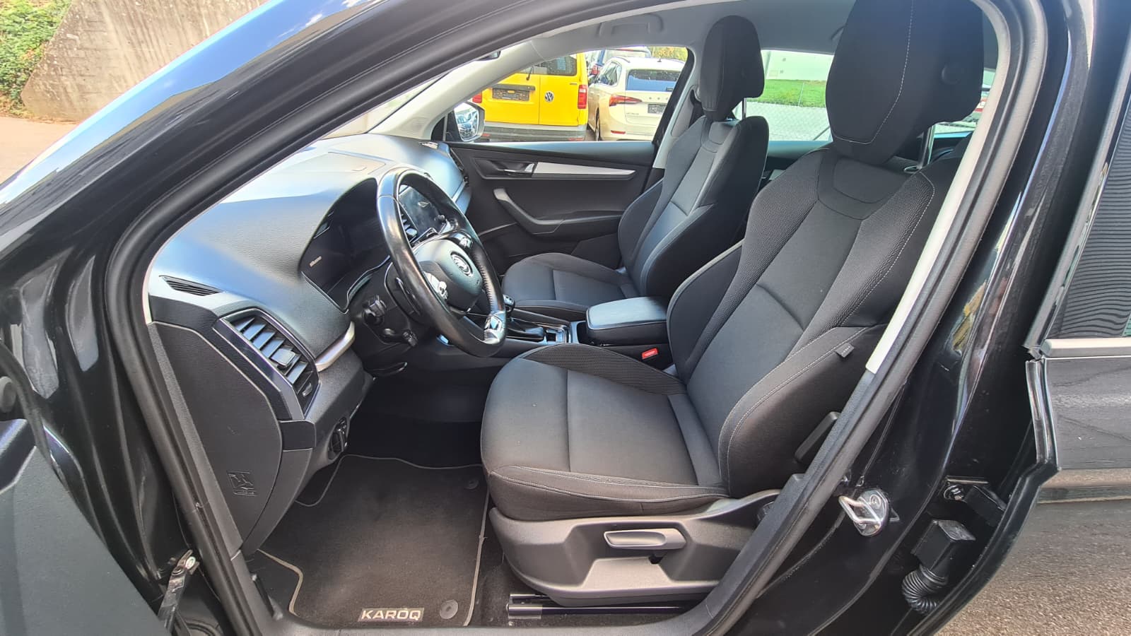 SKODA Karoq 2.0 TDI CR Ambition 4x4 DSG ** Gr-Navi ** RF-Kamera ** Anh-Kupplung ** Lenkradheizung ** Neues Modell 2022 **-image-17