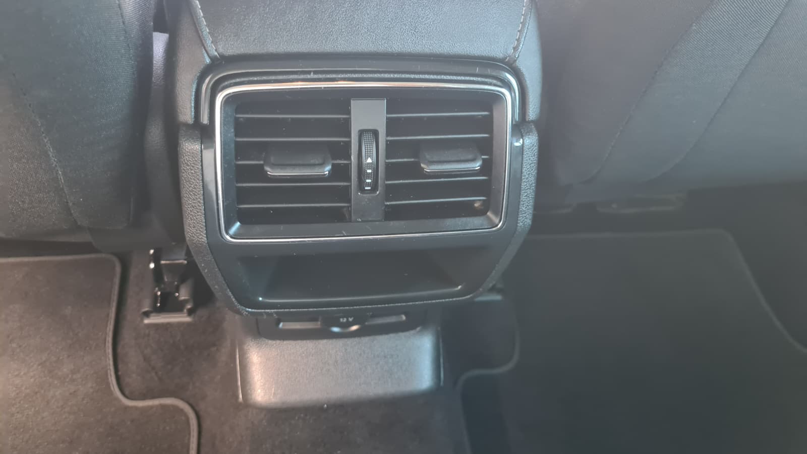 SKODA Karoq 2.0 TDI CR Ambition 4x4 DSG ** Gr-Navi ** RF-Kamera ** Anh-Kupplung ** Lenkradheizung ** Neues Modell 2022 **-image-14
