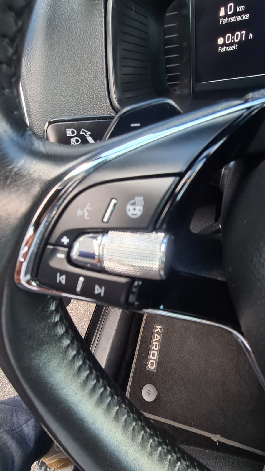 SKODA Karoq 2.0 TDI CR Ambition 4x4 DSG ** Gr-Navi ** RF-Kamera ** Anh-Kupplung ** Lenkradheizung ** Neues Modell 2022 **-image-10