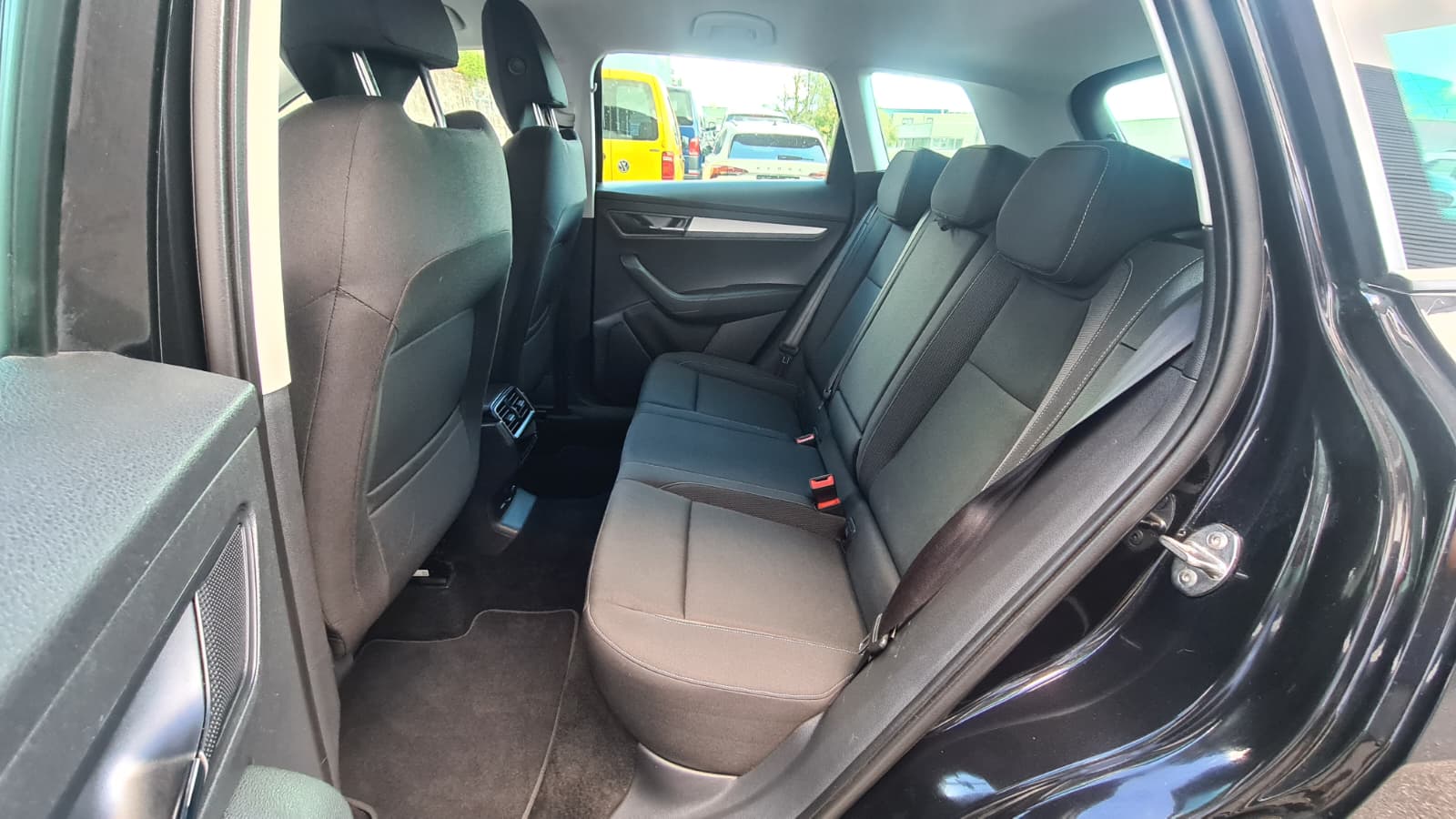 SKODA Karoq 2.0 TDI CR Ambition 4x4 DSG ** Gr-Navi ** RF-Kamera ** Anh-Kupplung ** Lenkradheizung ** Neues Modell 2022 **-image-18