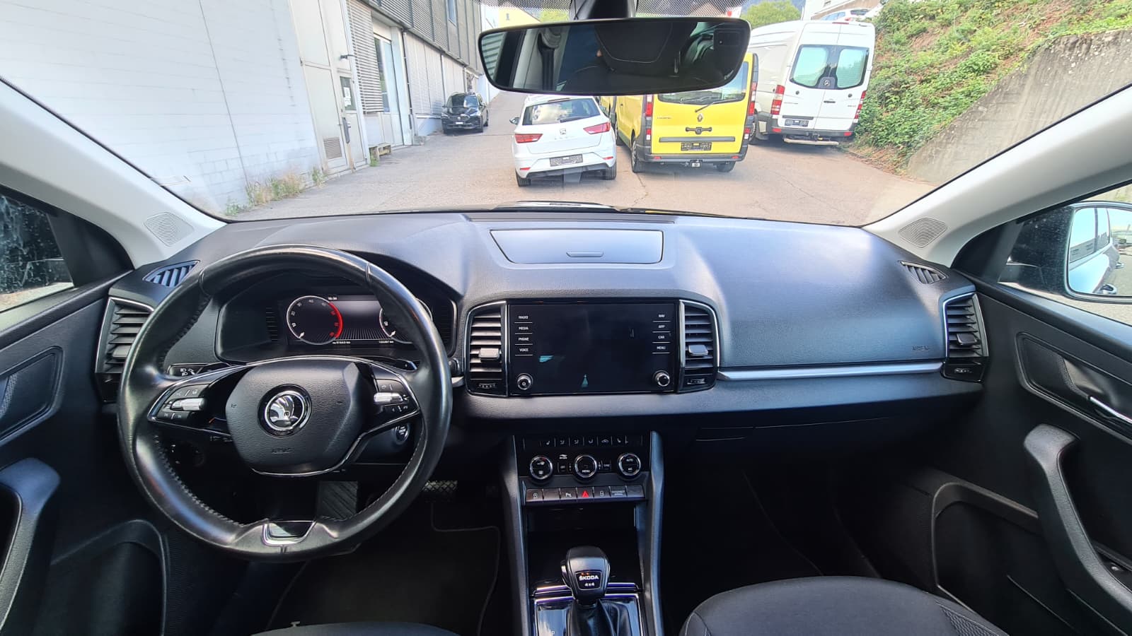 SKODA Karoq 2.0 TDI CR Ambition 4x4 DSG ** Gr-Navi ** RF-Kamera ** Anh-Kupplung ** Lenkradheizung ** Neues Modell 2022 **-image-15