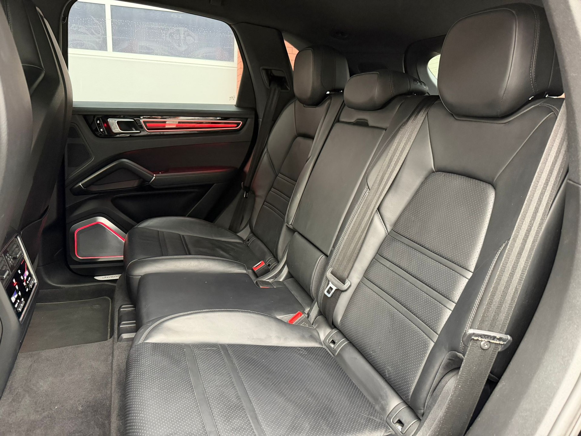 PORSCHE Cayenne E-Hybrid-image-10