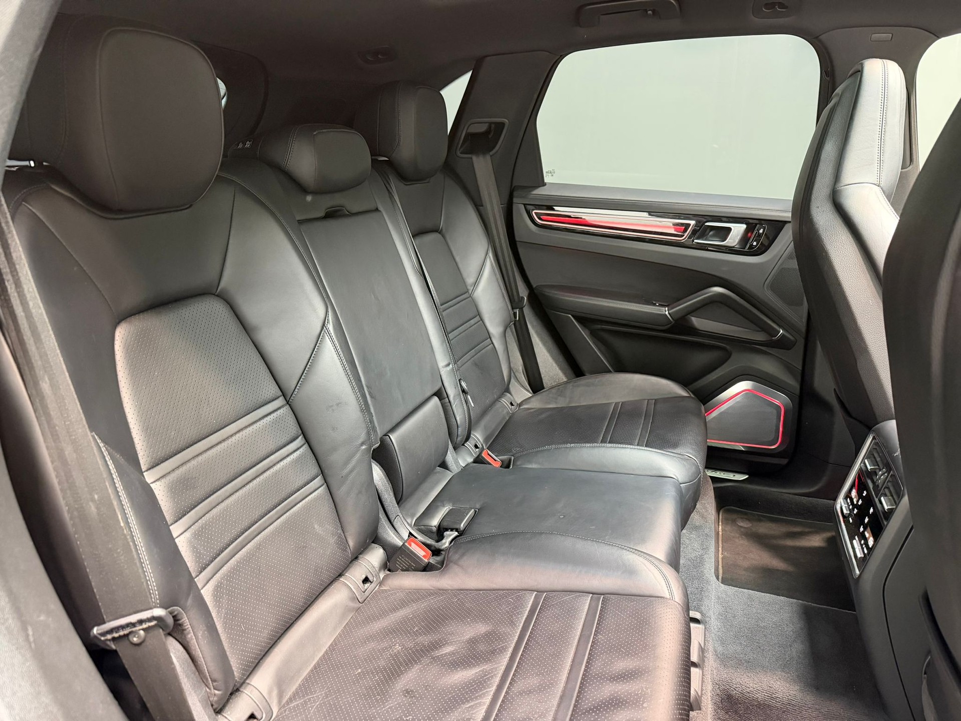 PORSCHE Cayenne E-Hybrid-image-14