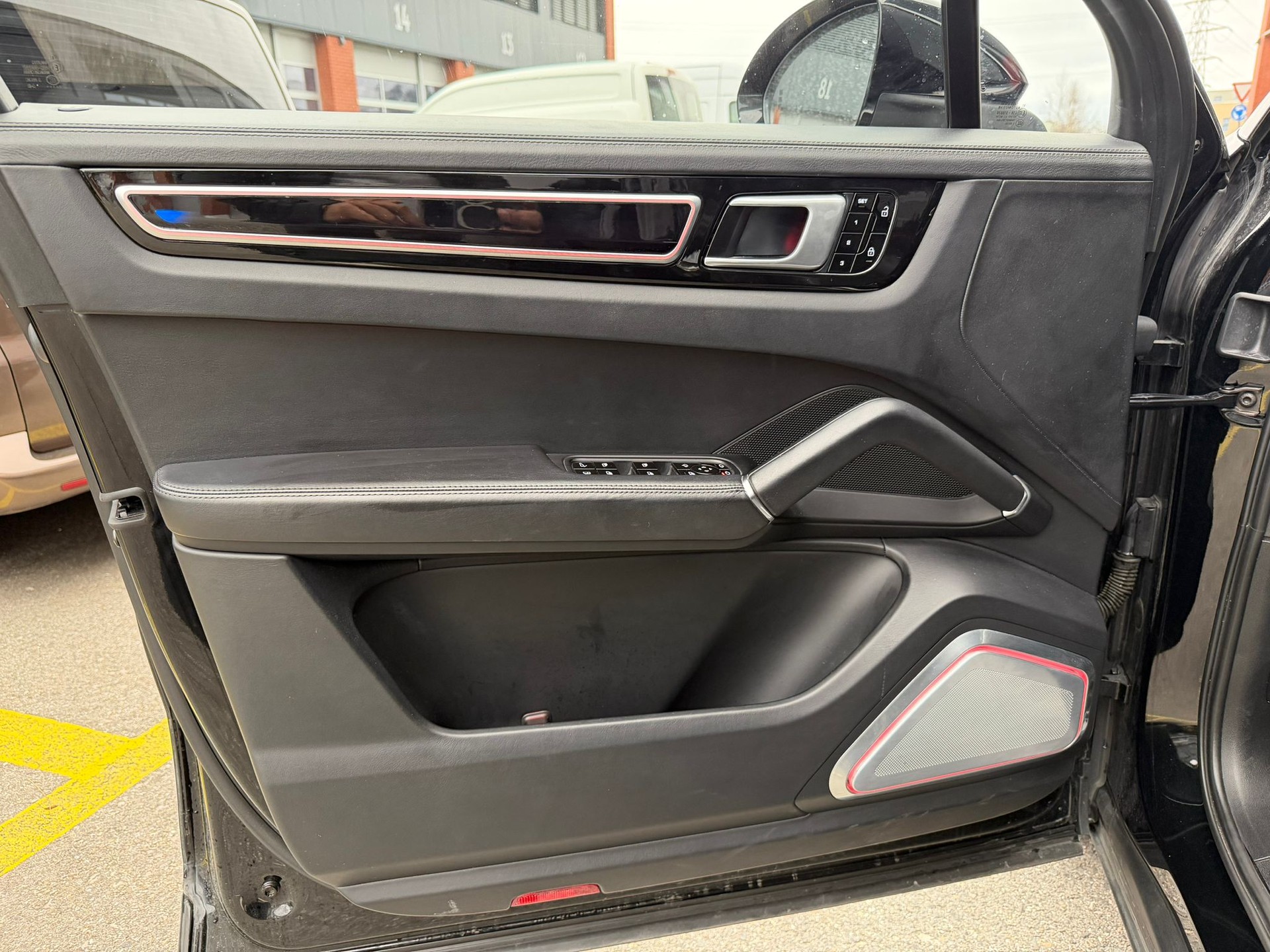 PORSCHE Cayenne E-Hybrid-image-22