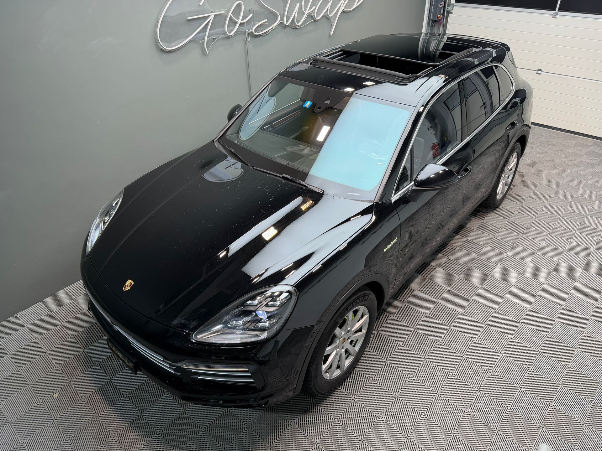 PORSCHE Cayenne E-Hybrid-image-5